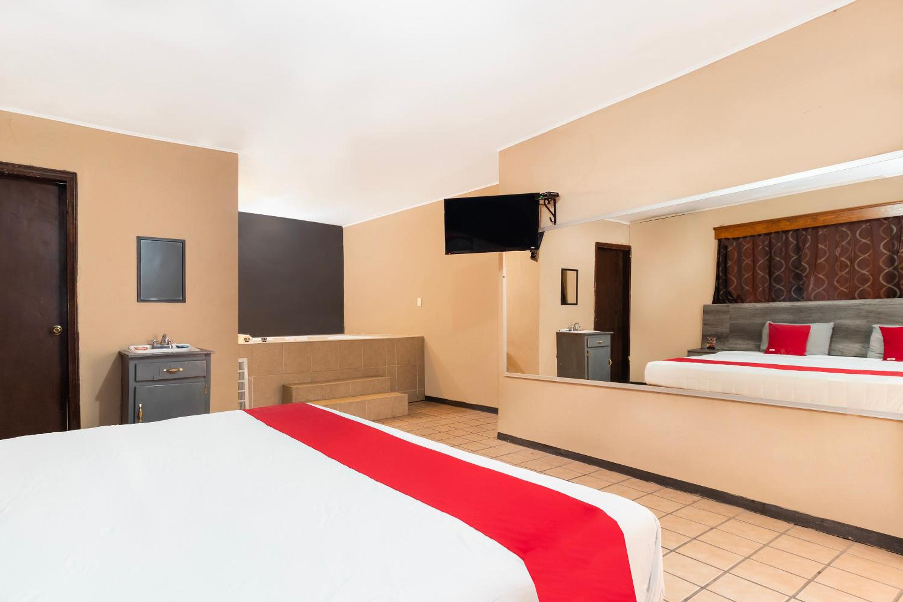 Deluxe with Jacuzzi - Photo 3