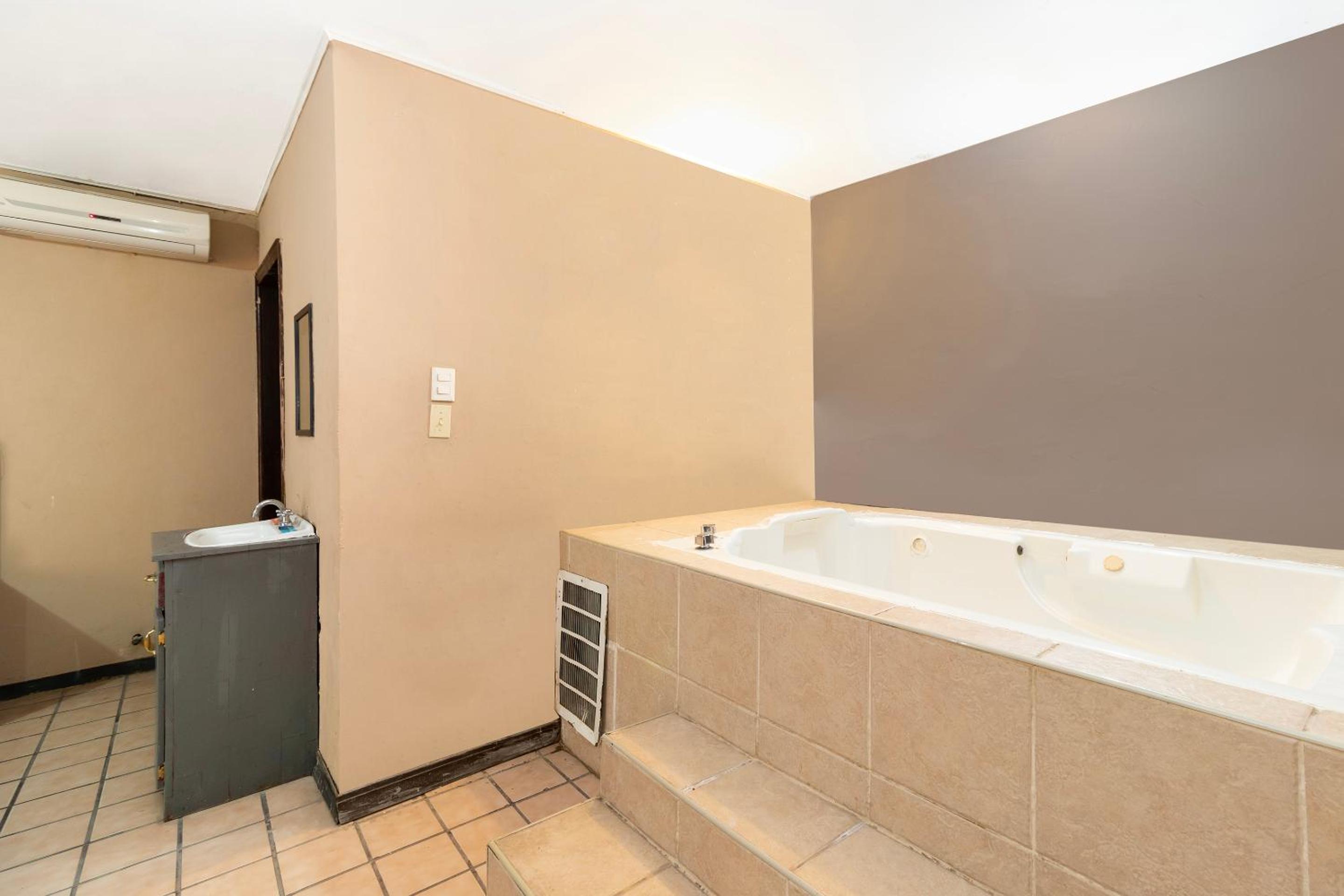 Deluxe with Jacuzzi - Photo 4