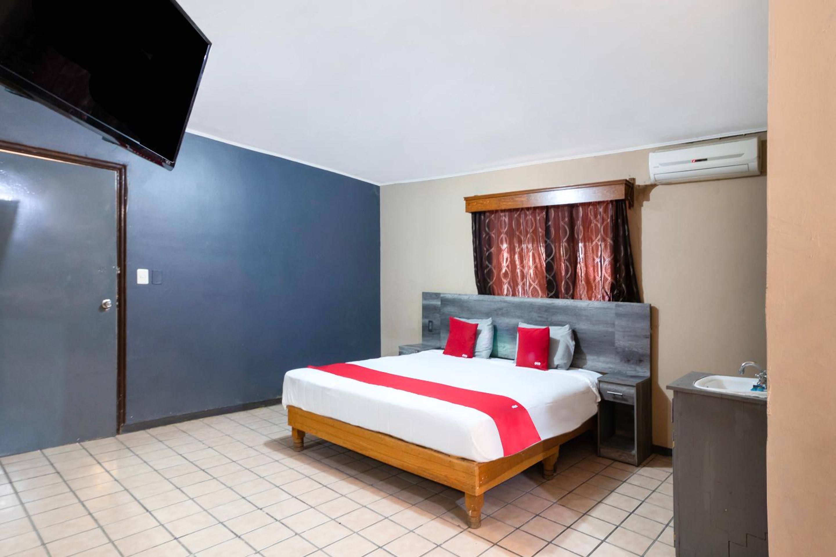 Deluxe with Jacuzzi - Photo 5