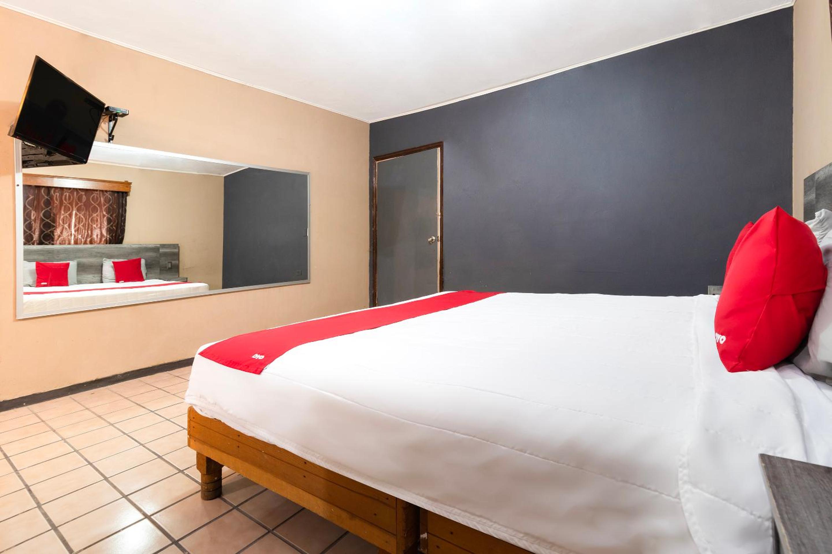 Deluxe with Jacuzzi - Photo 6