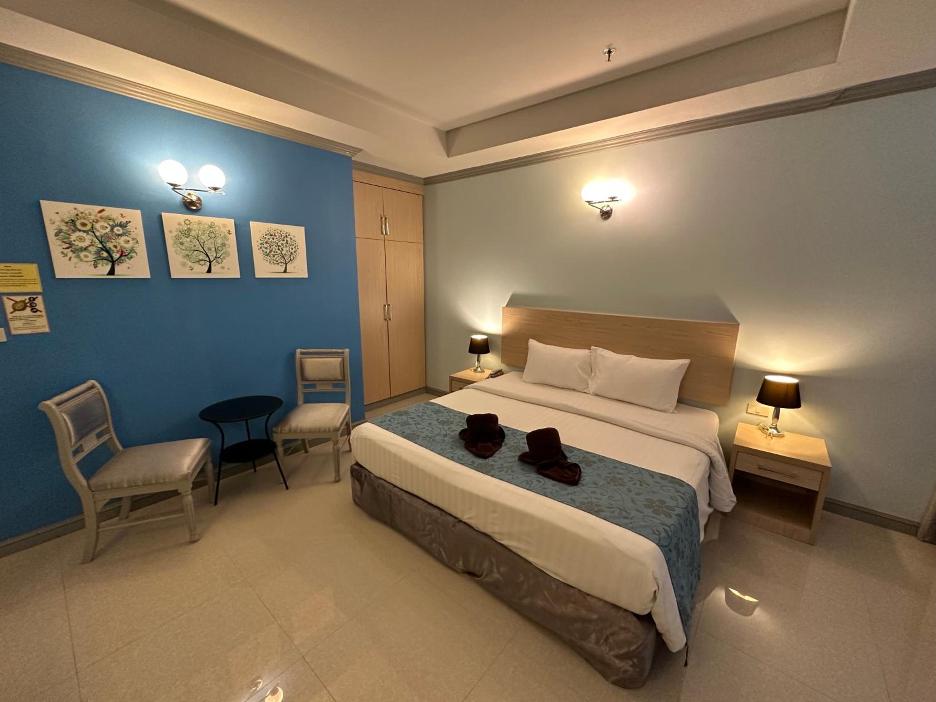 Deluxe Double Room with Bath - Photo 1
