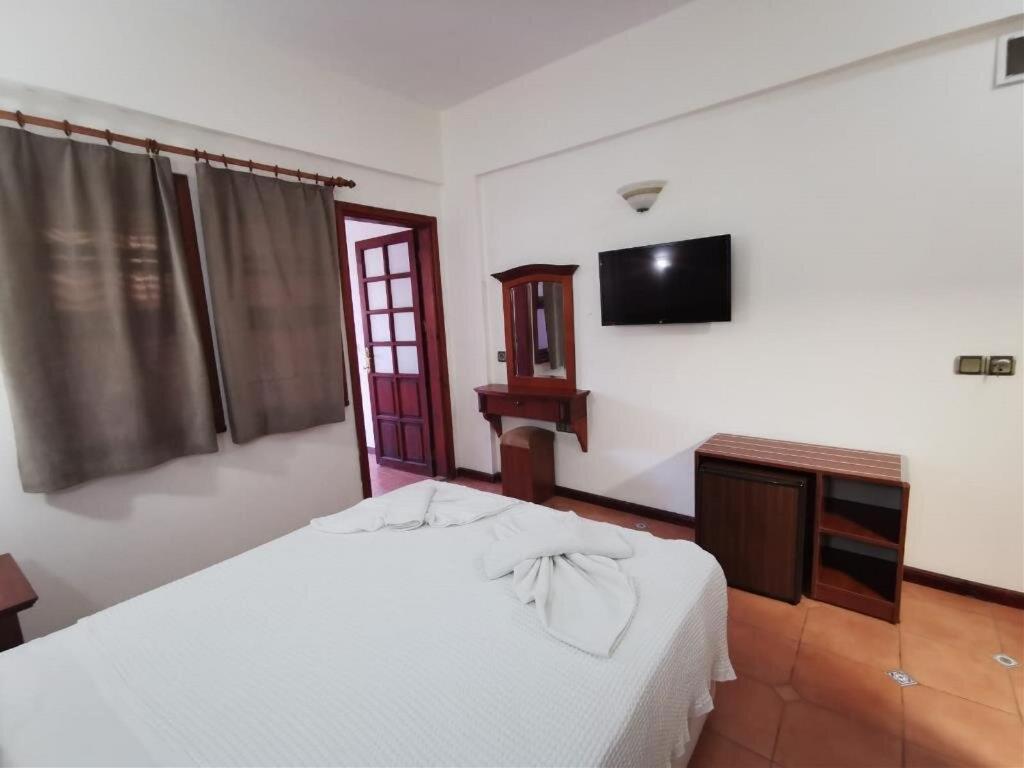 Budget Double Room photo 2