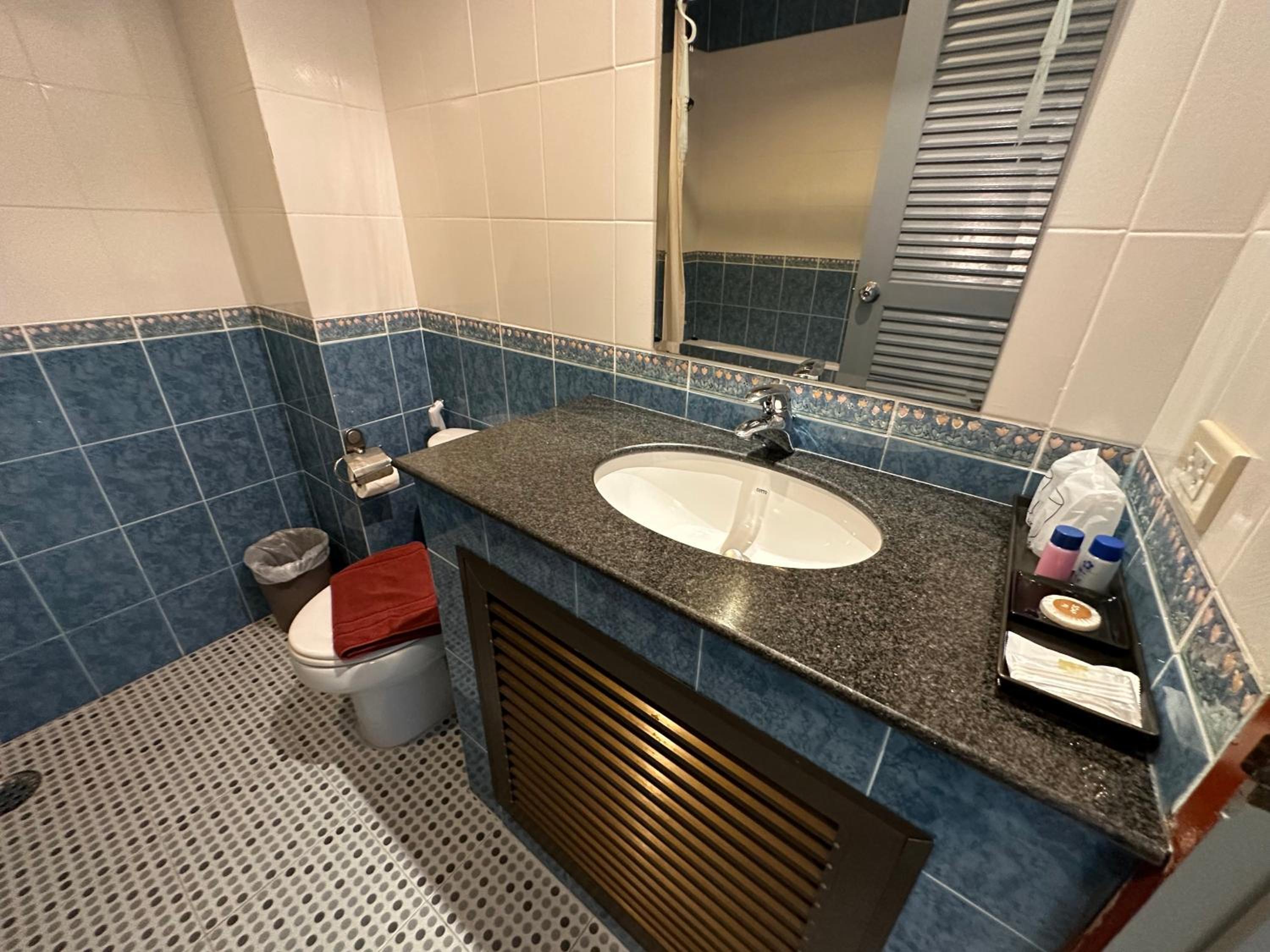 Deluxe Double Room with Bath - Photo 3