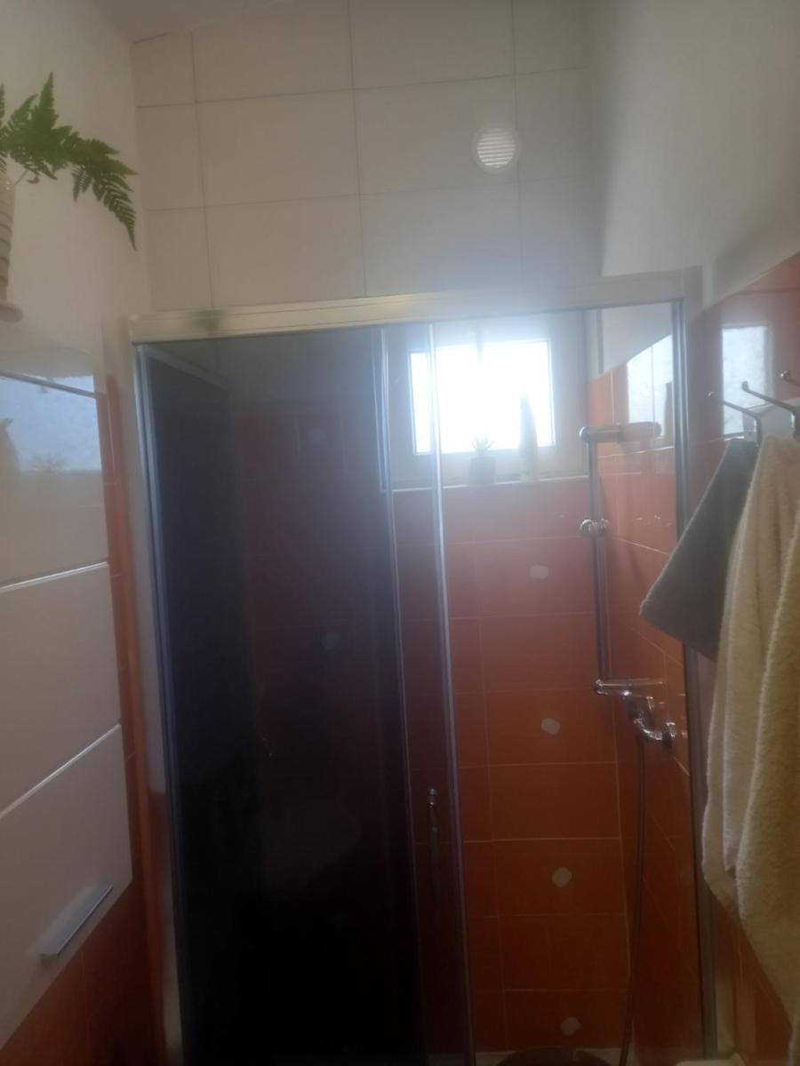 Apartment with Shower photo 2