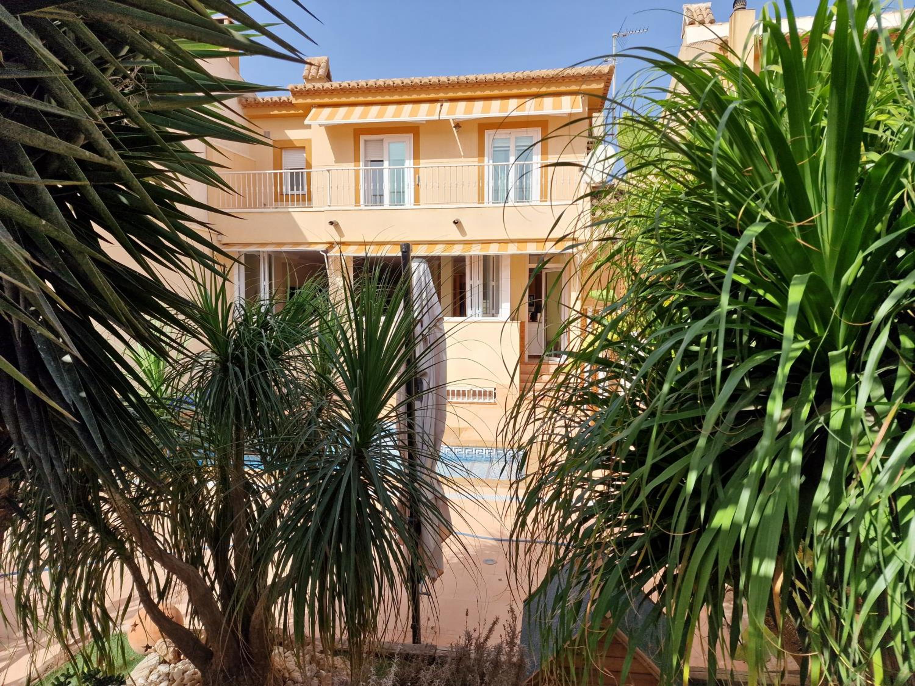 Three-Bedroom Villa photo 3