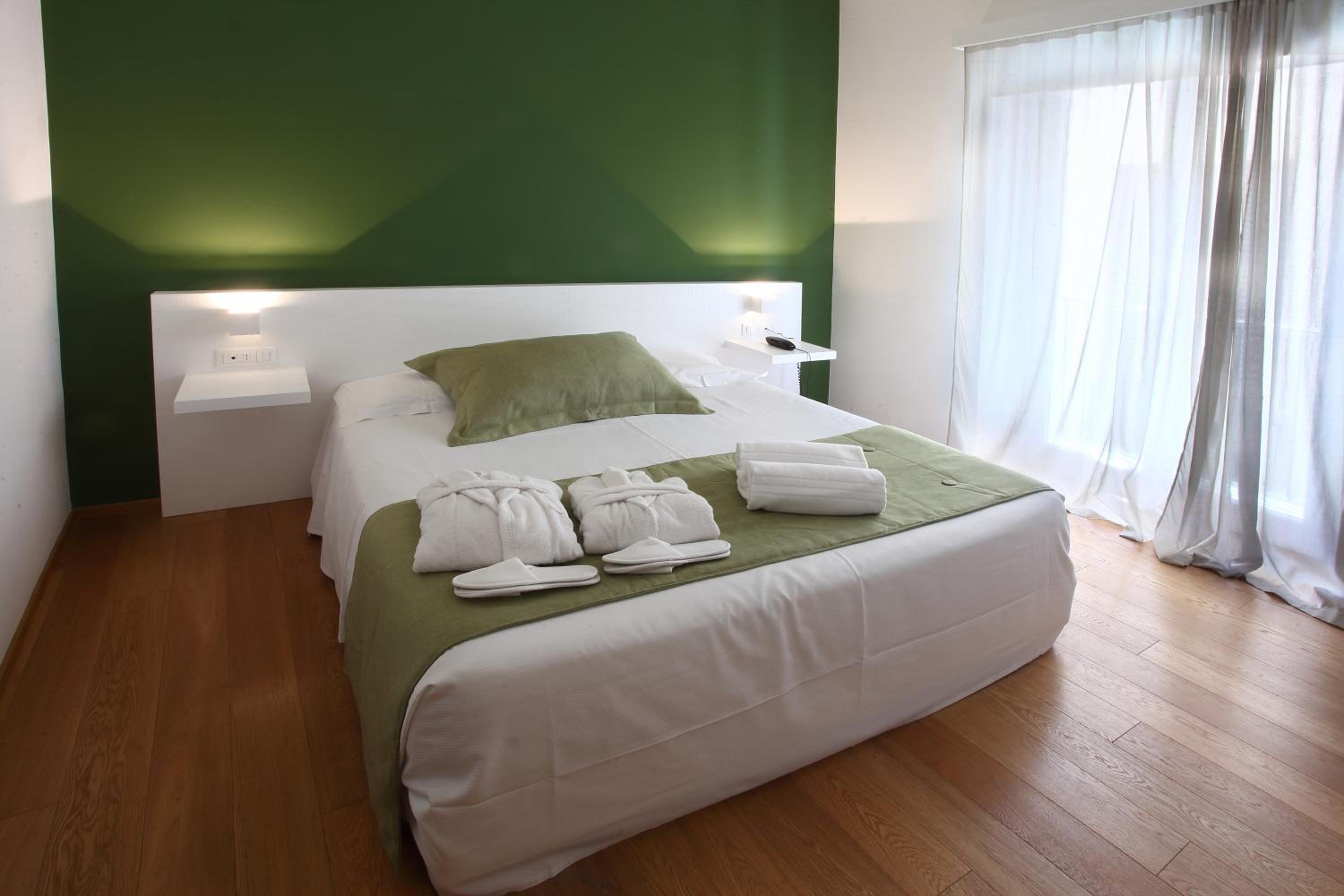 Deluxe Double Room - Photo 1