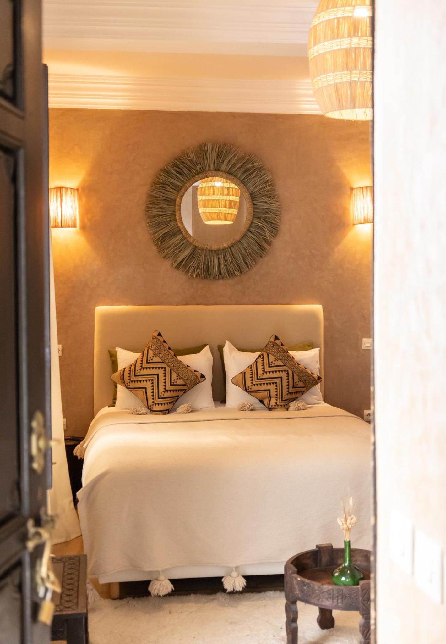 Standard Double Room - Photo 9