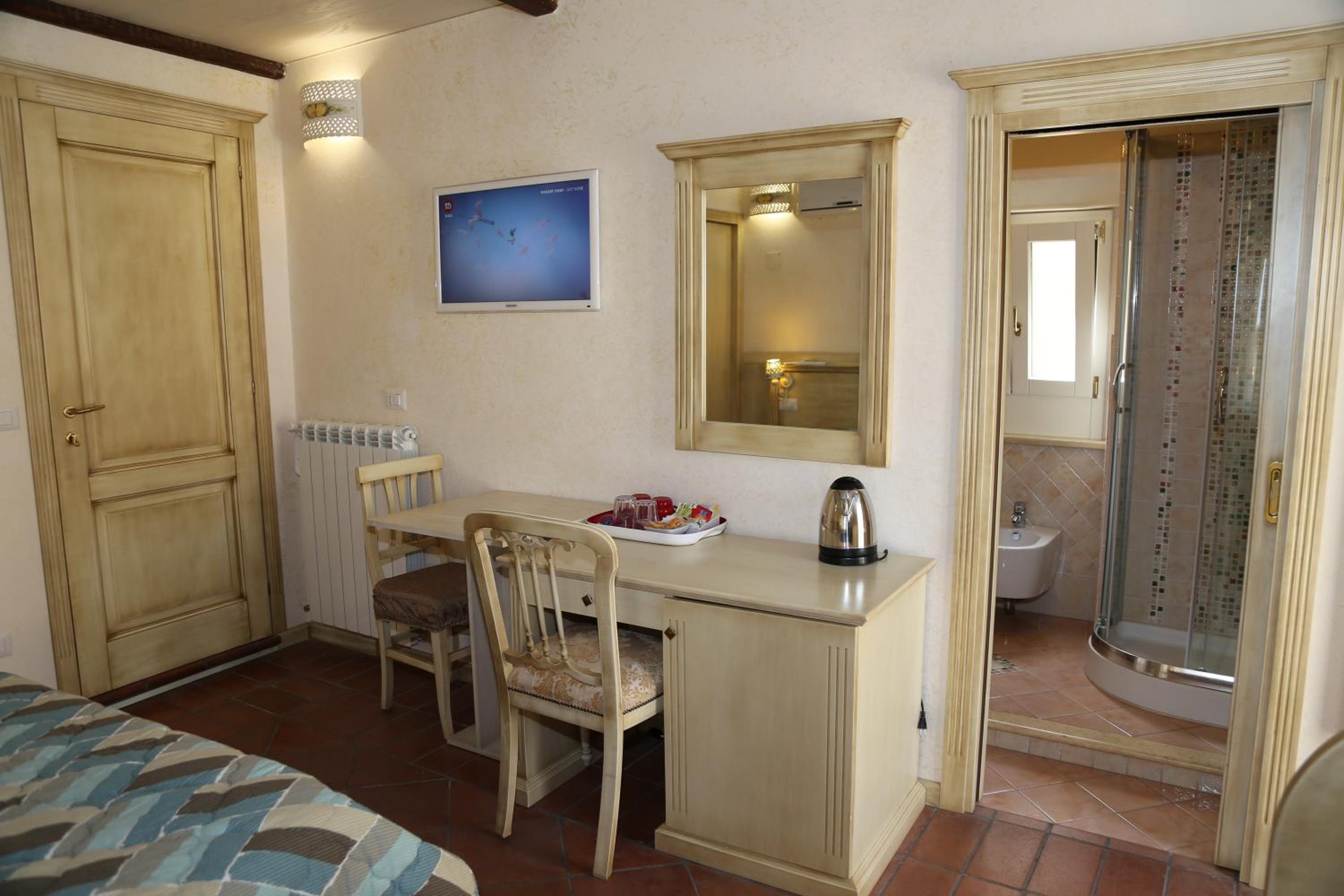 Deluxe Double or Twin Room with Balcony photo 2