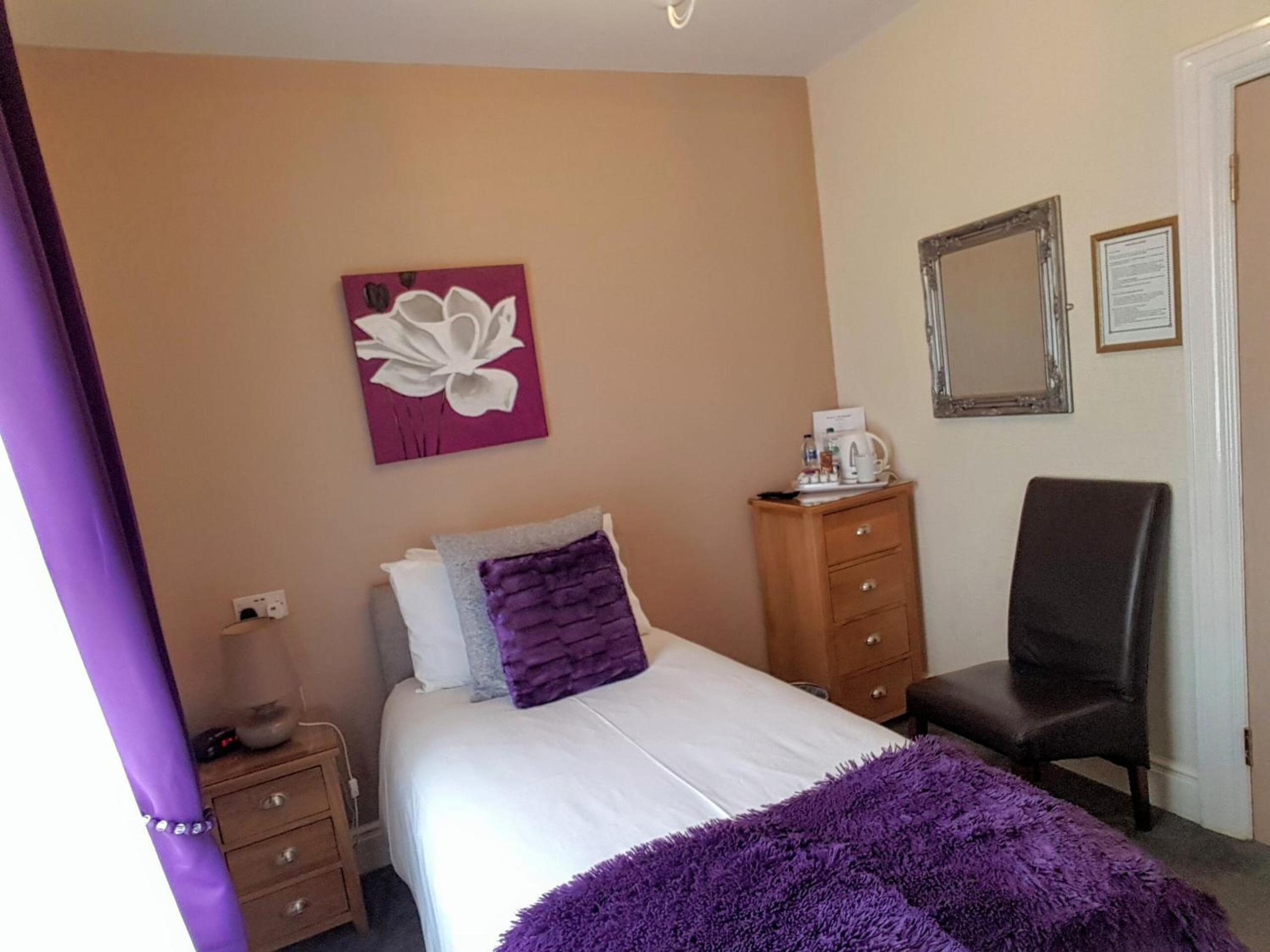 Single Room photo 2