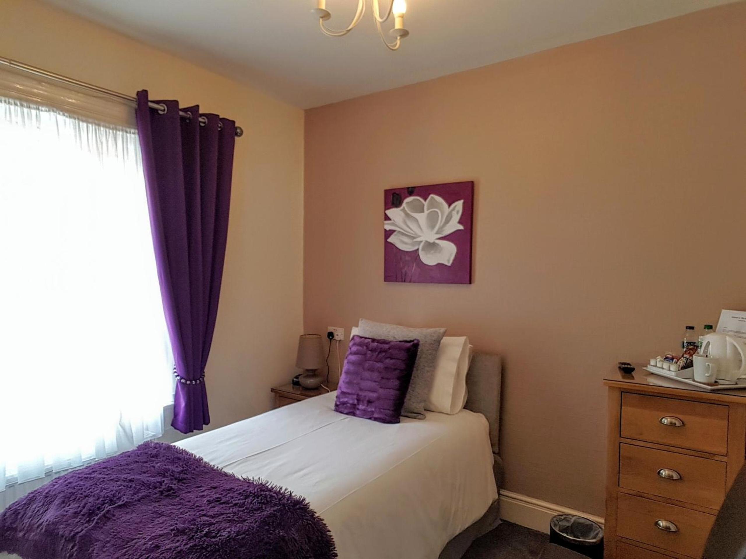 Single Room photo 3