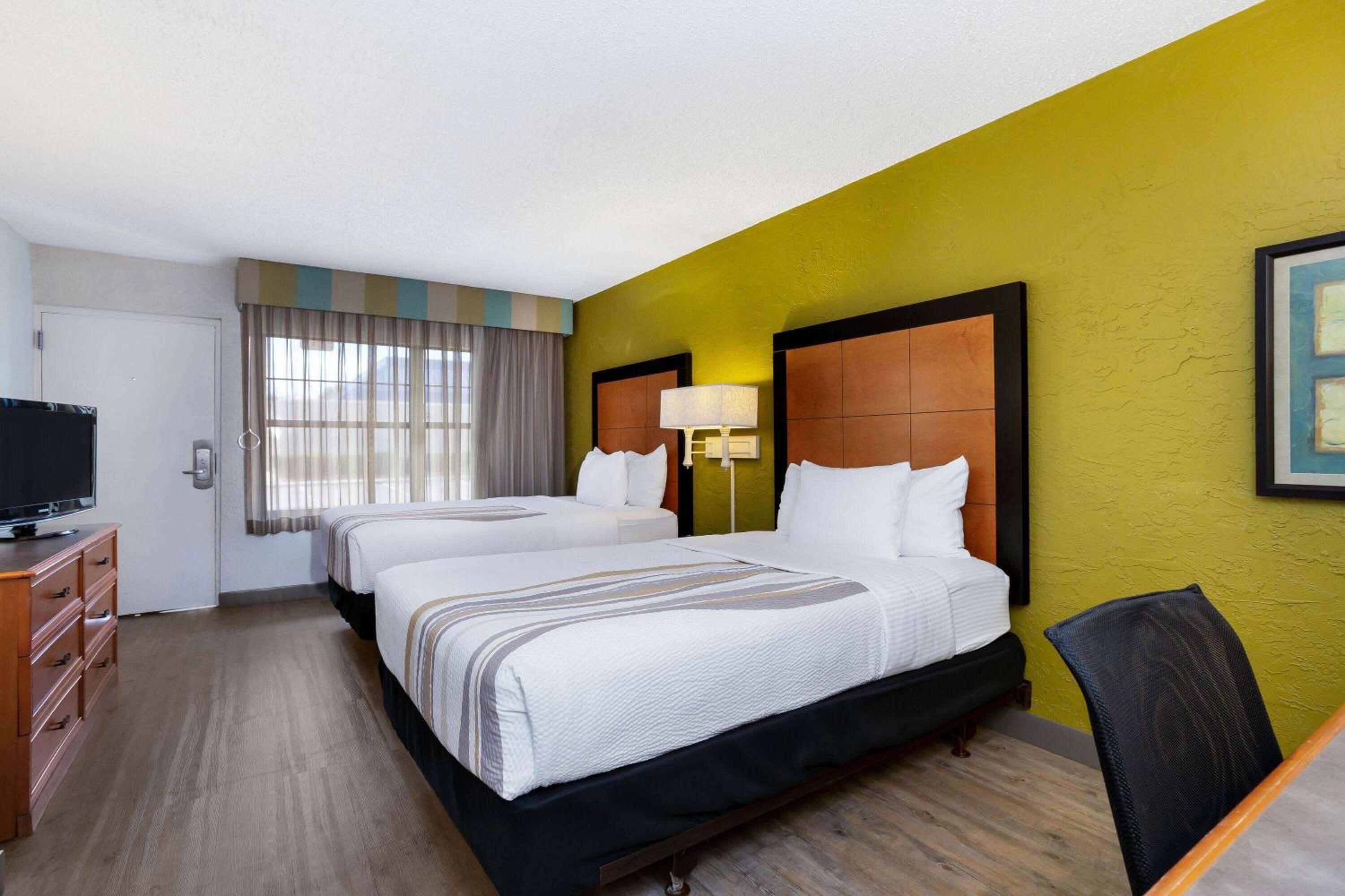 Double Room with Two Double Beds - Mobility Access/Non-Smoking - Photo 2