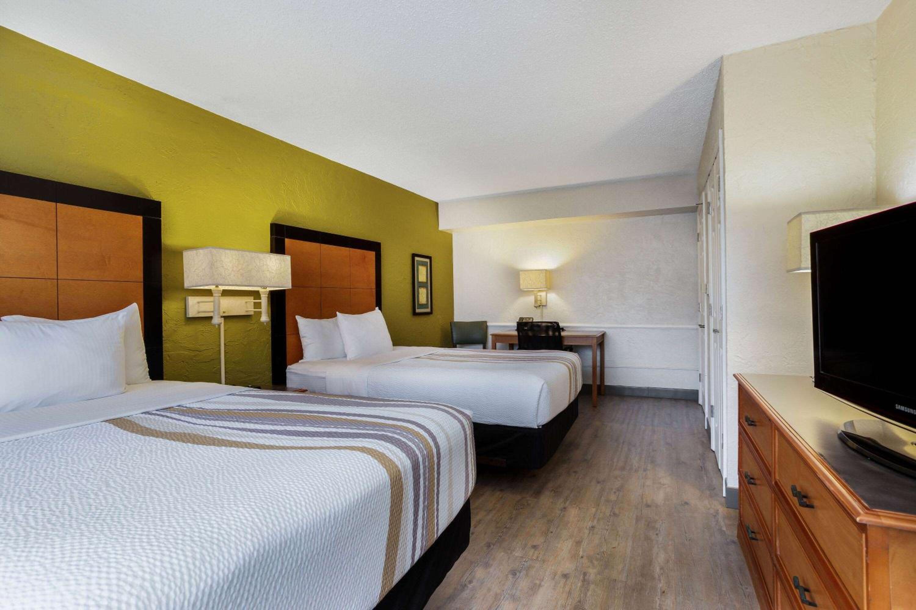 Double Room with Two Double Beds - Mobility Access/Non-Smoking - Photo 3