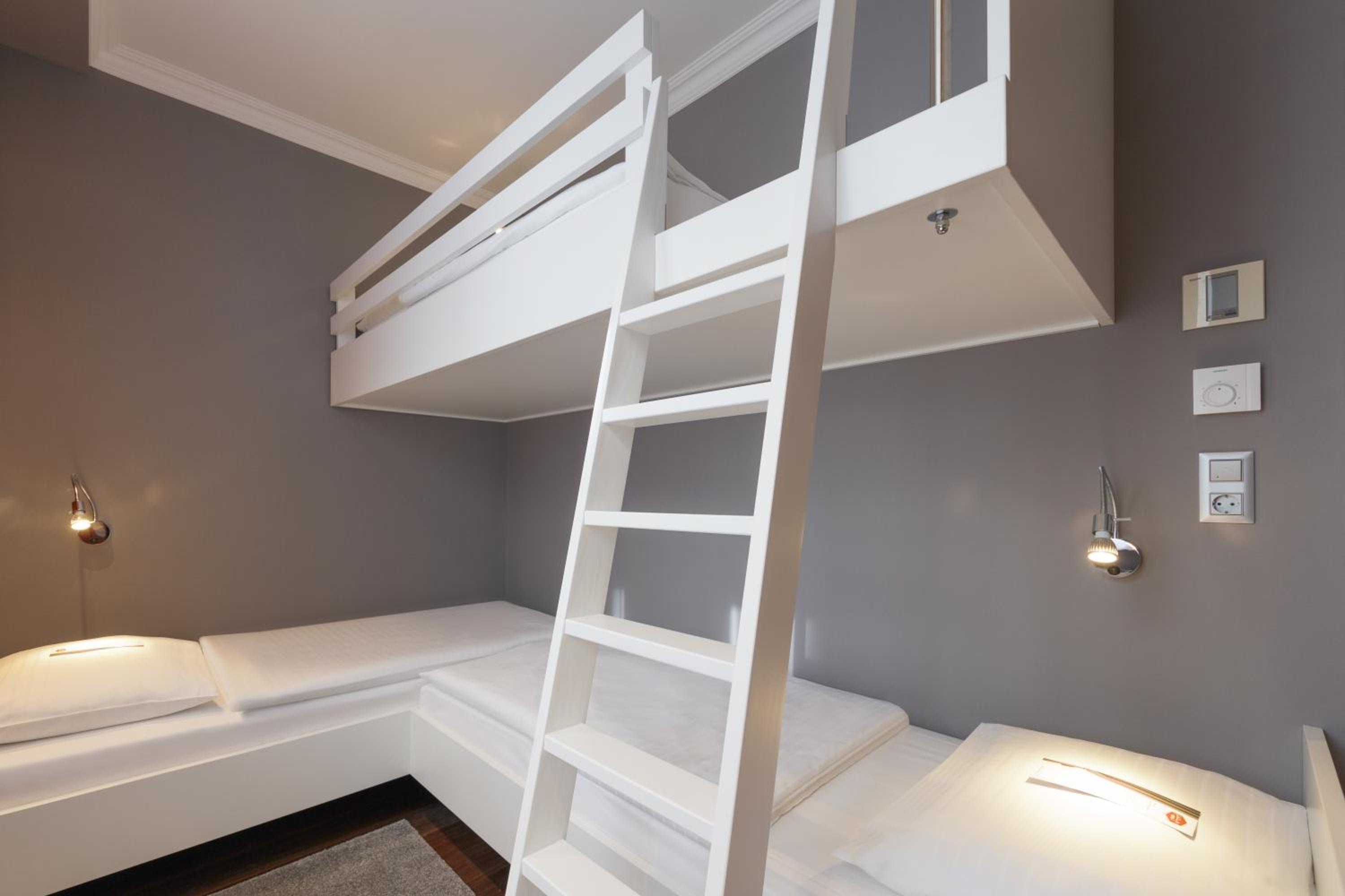 Deluxe Family Suite with 2 Bedrooms photo 2