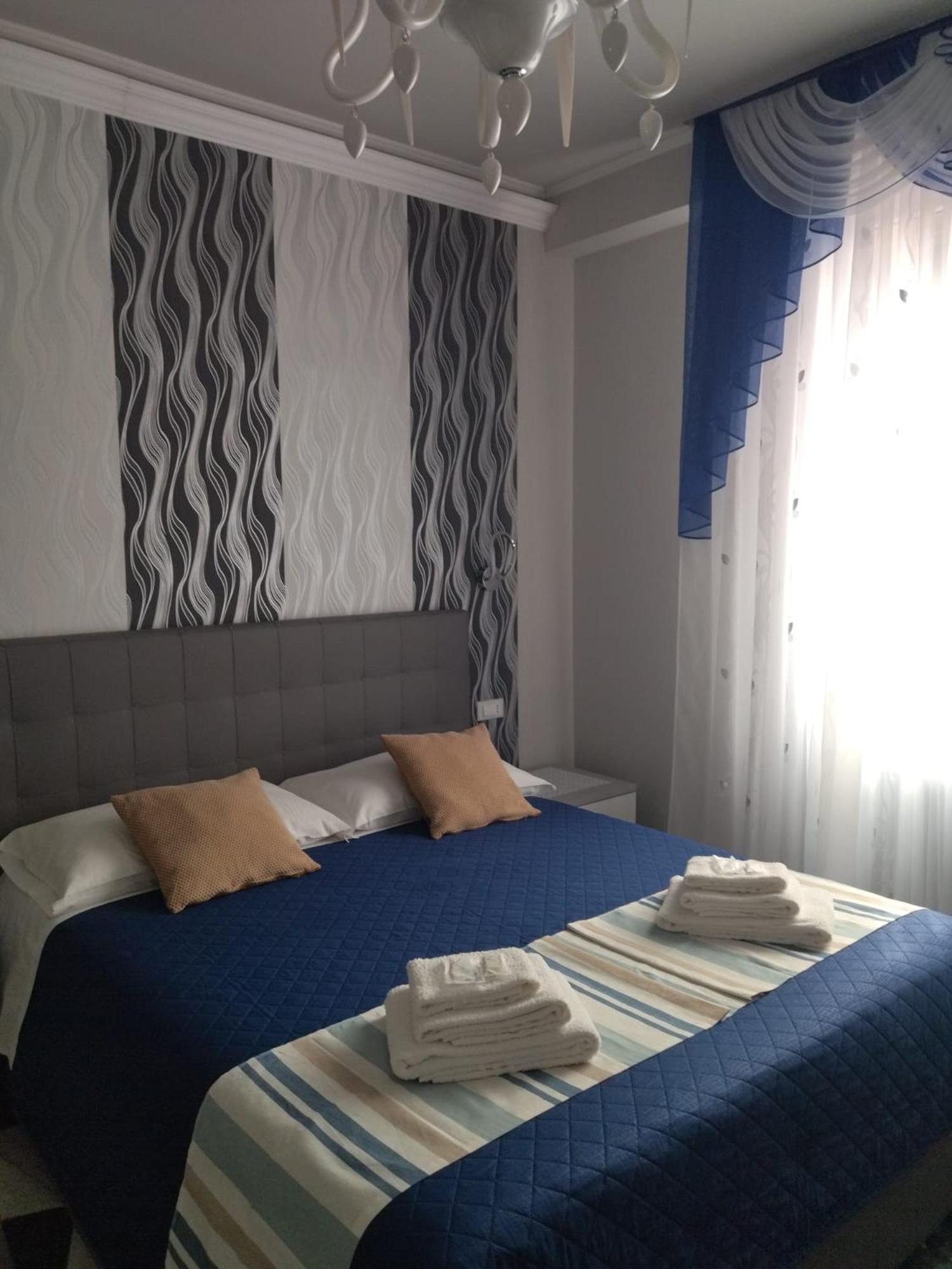 Double Room with Private External Bathroom - Photo 40