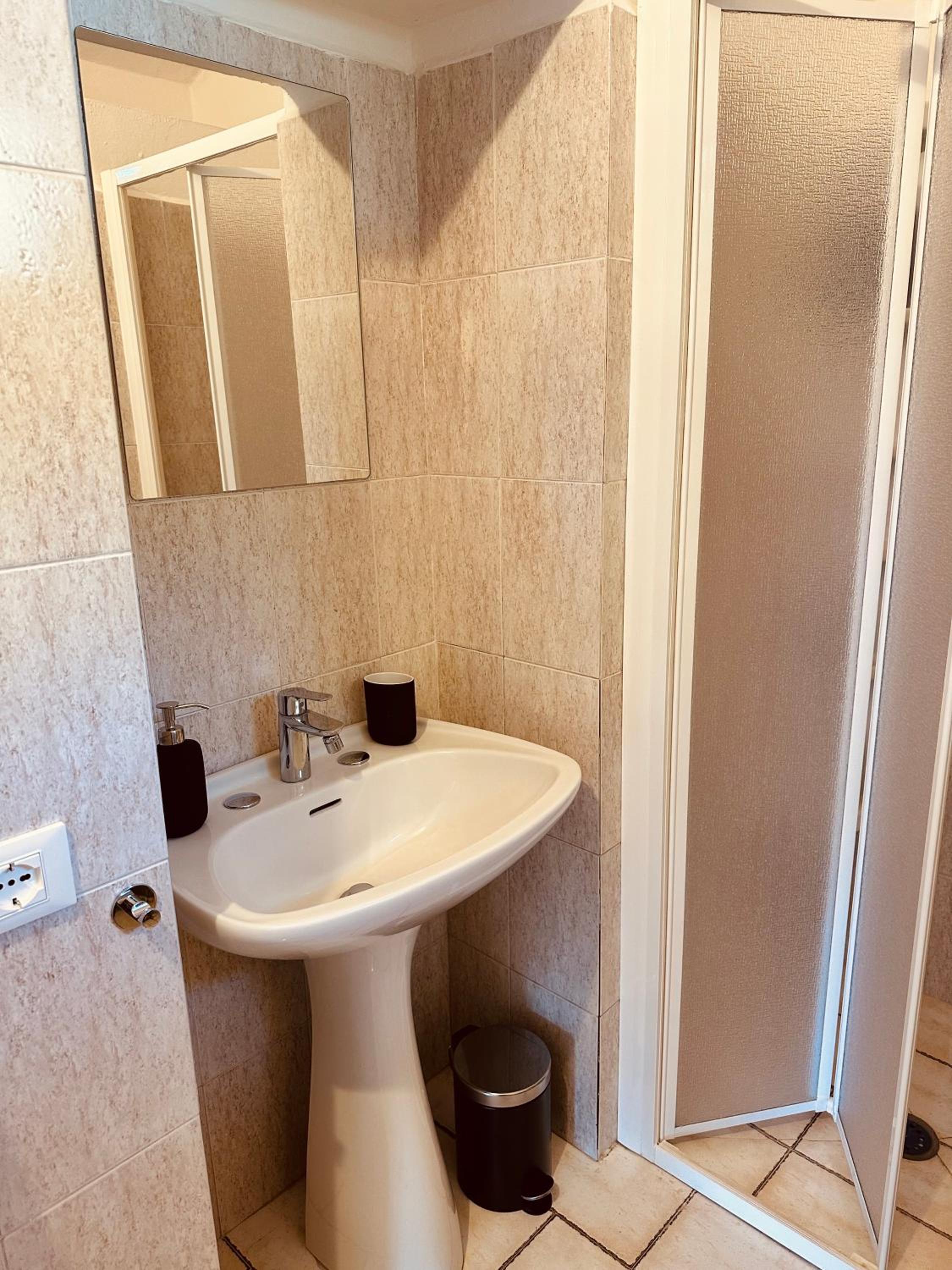 Double Room With Private Bathroom photo 2