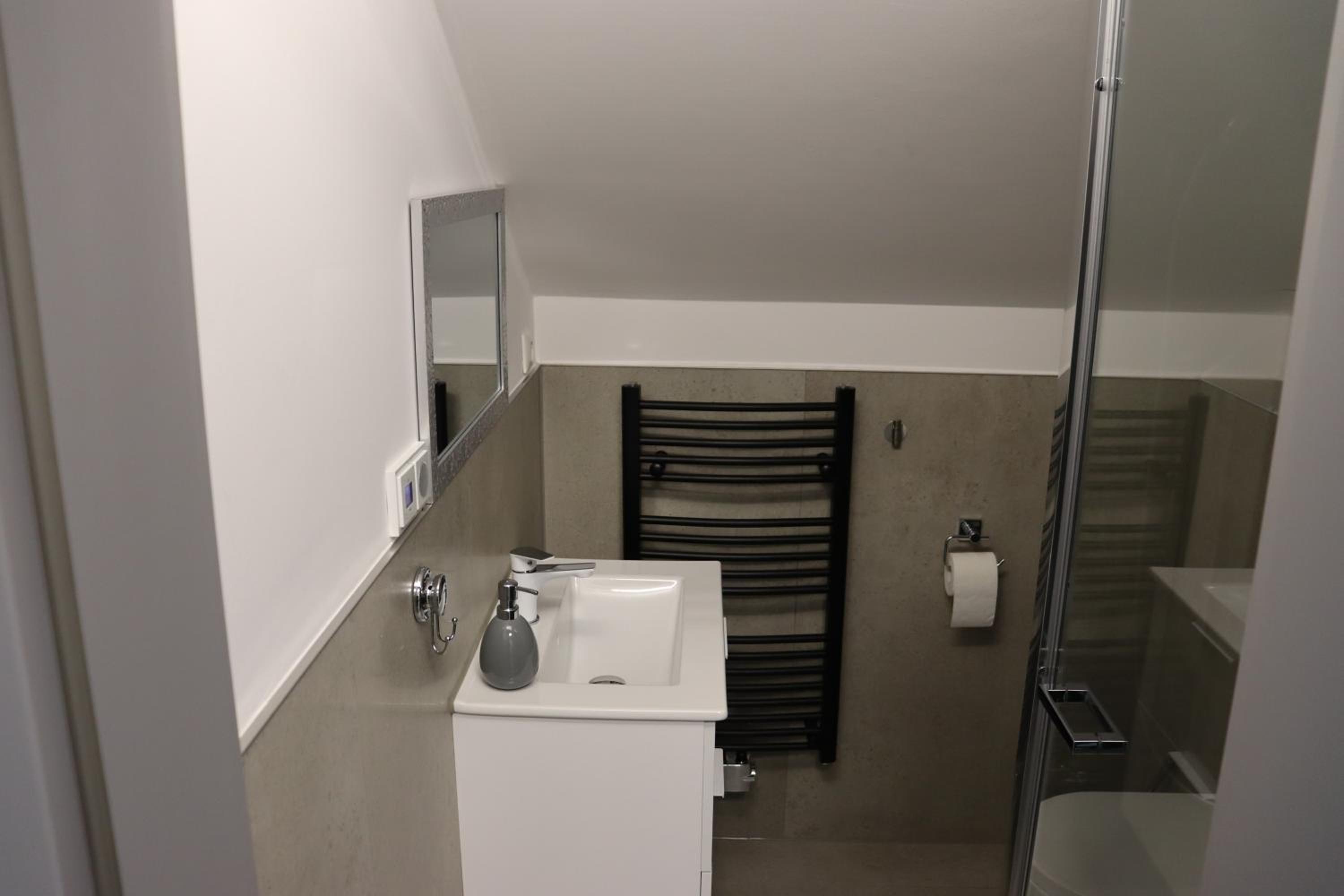 Studio Apartment - Photo 6