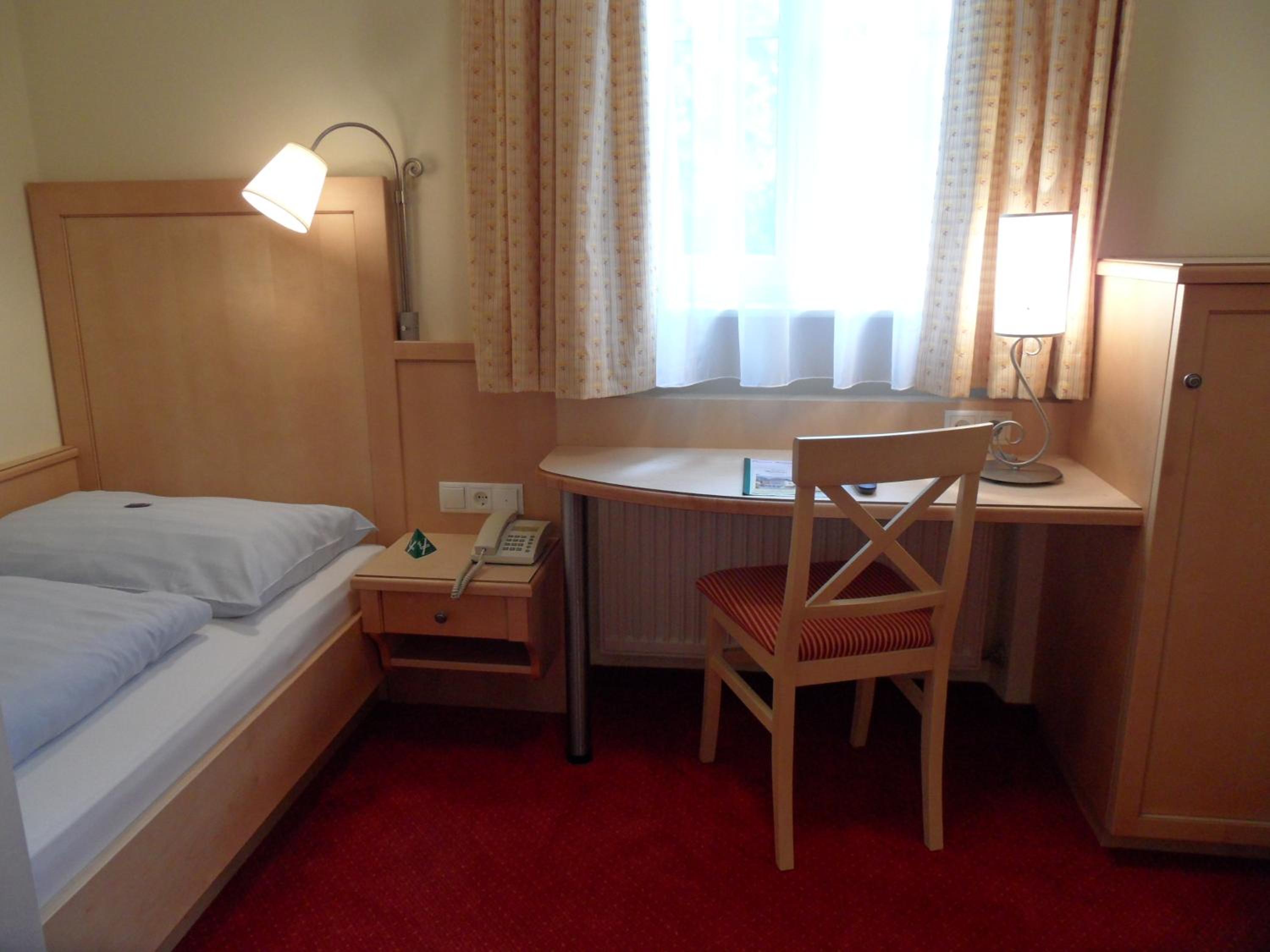 Small Single Room photo 1