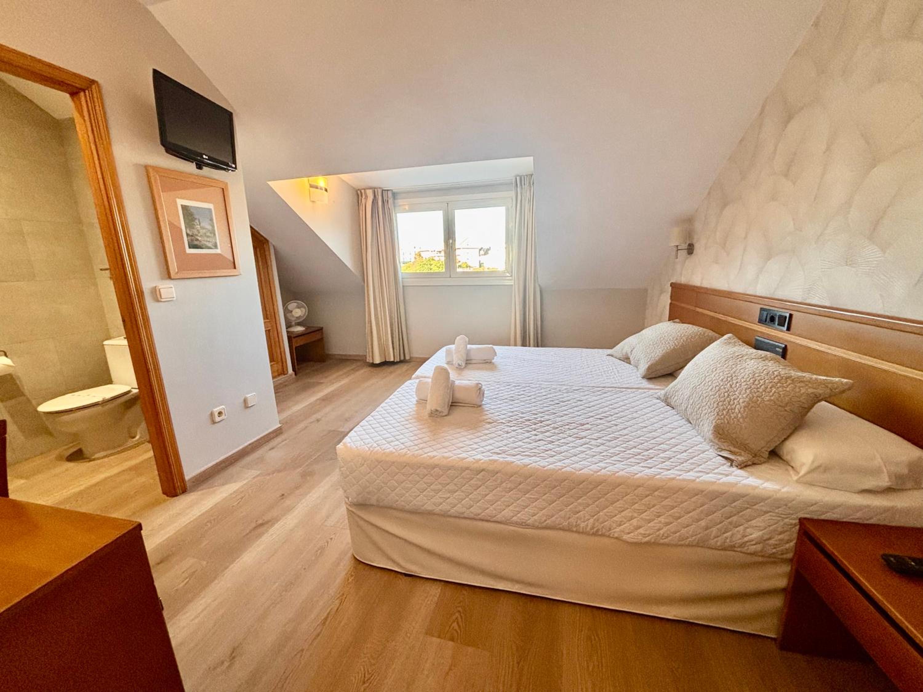 Standard Double or Twin Room with Sea View