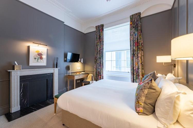 Double or Twin Room with Bathtub photo 2