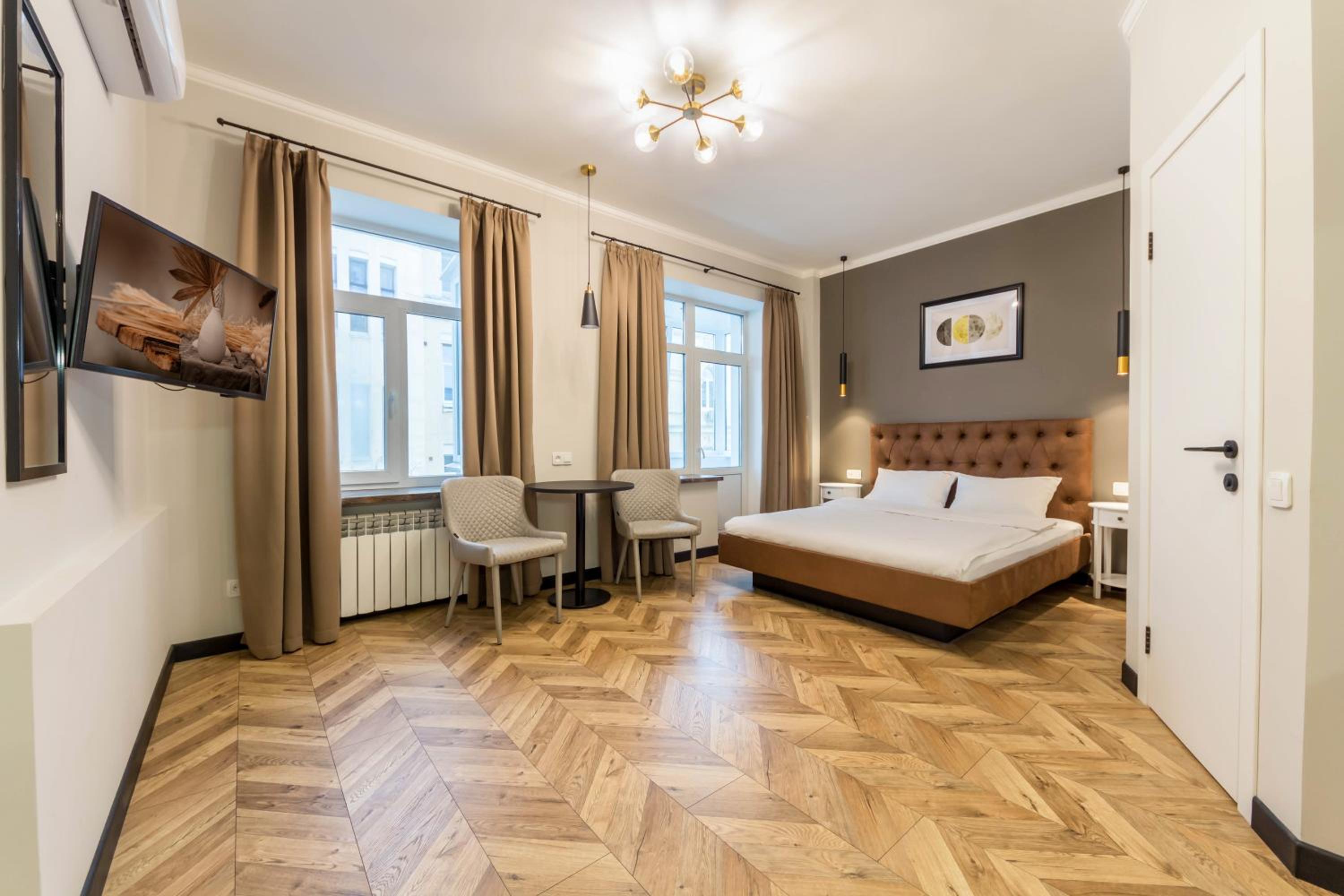 Design Apartment with Balcony - Mykhailivskyi Ln., 4