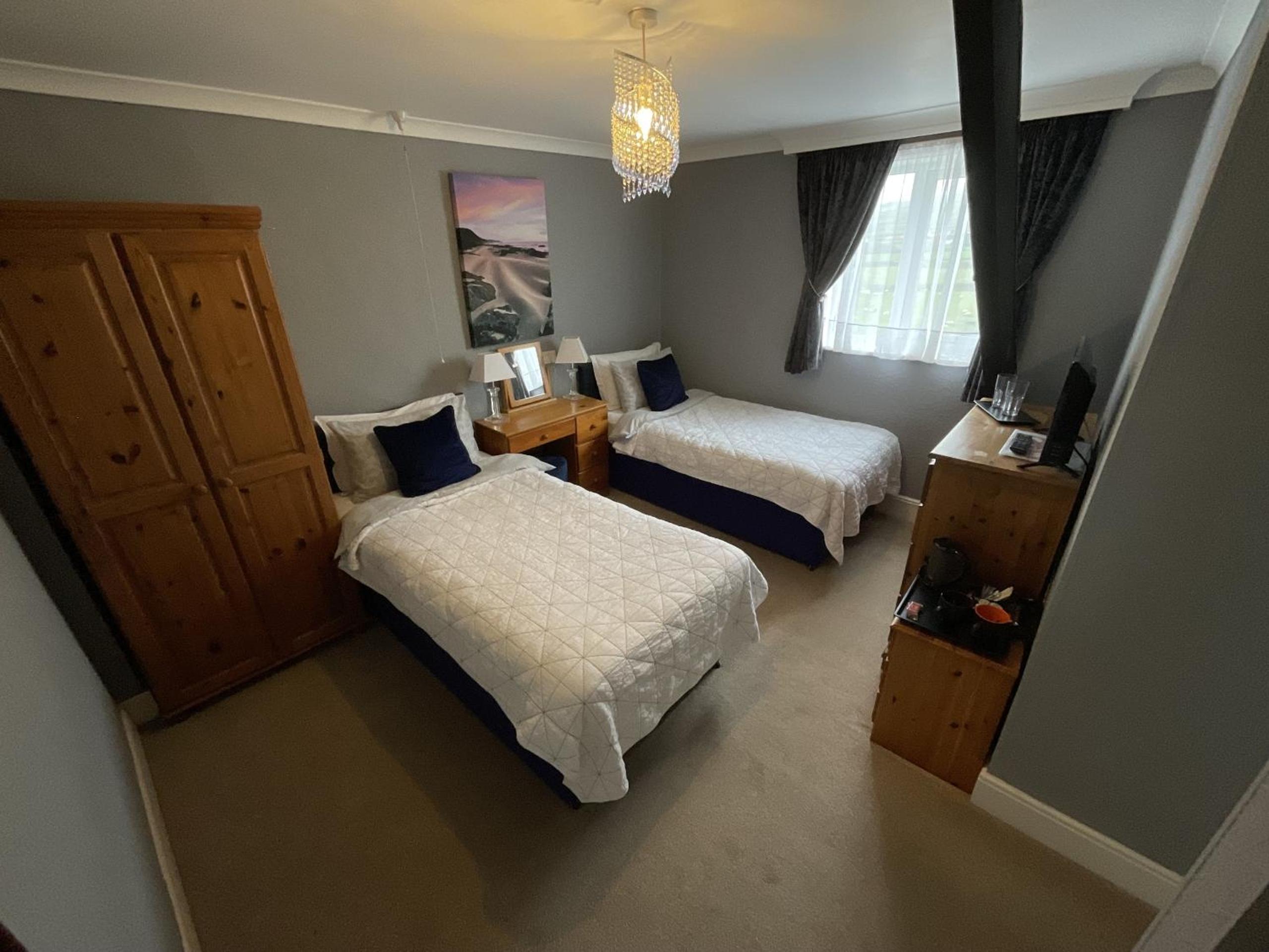 Twin Room with Shower