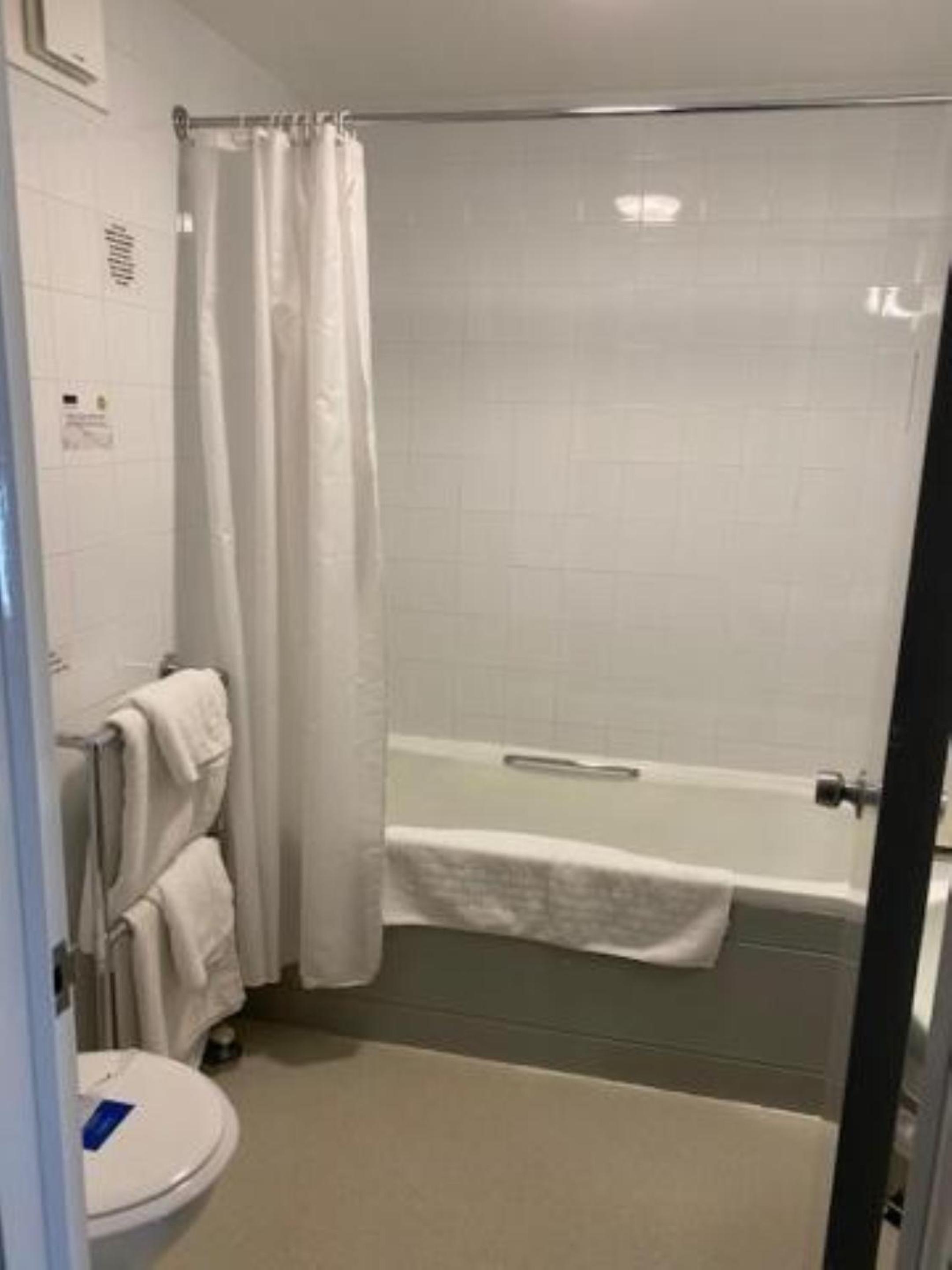 Double Room with Two Single Beds and View - Non-Smoking - Photo 2