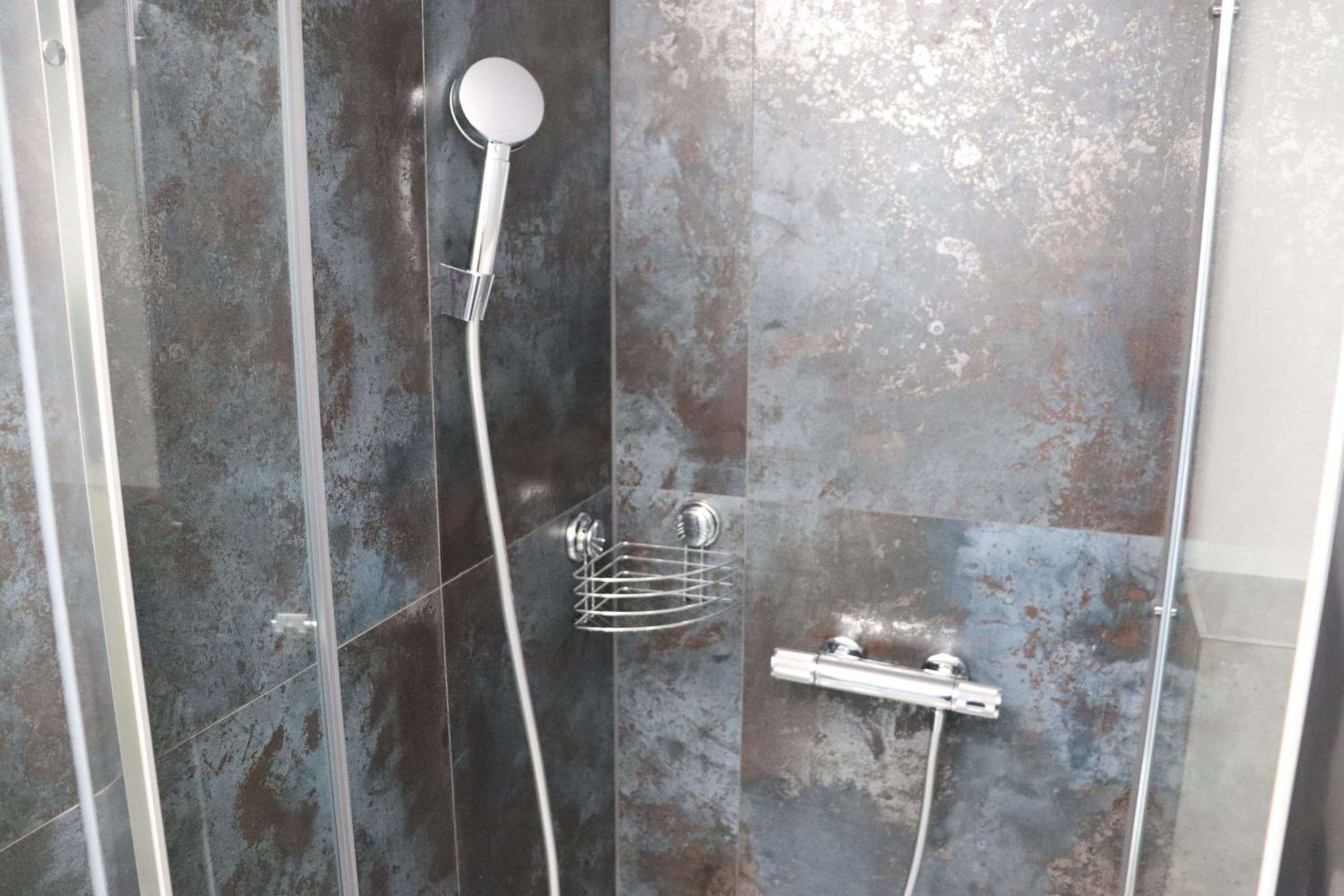 Studio Apartment - Photo 4