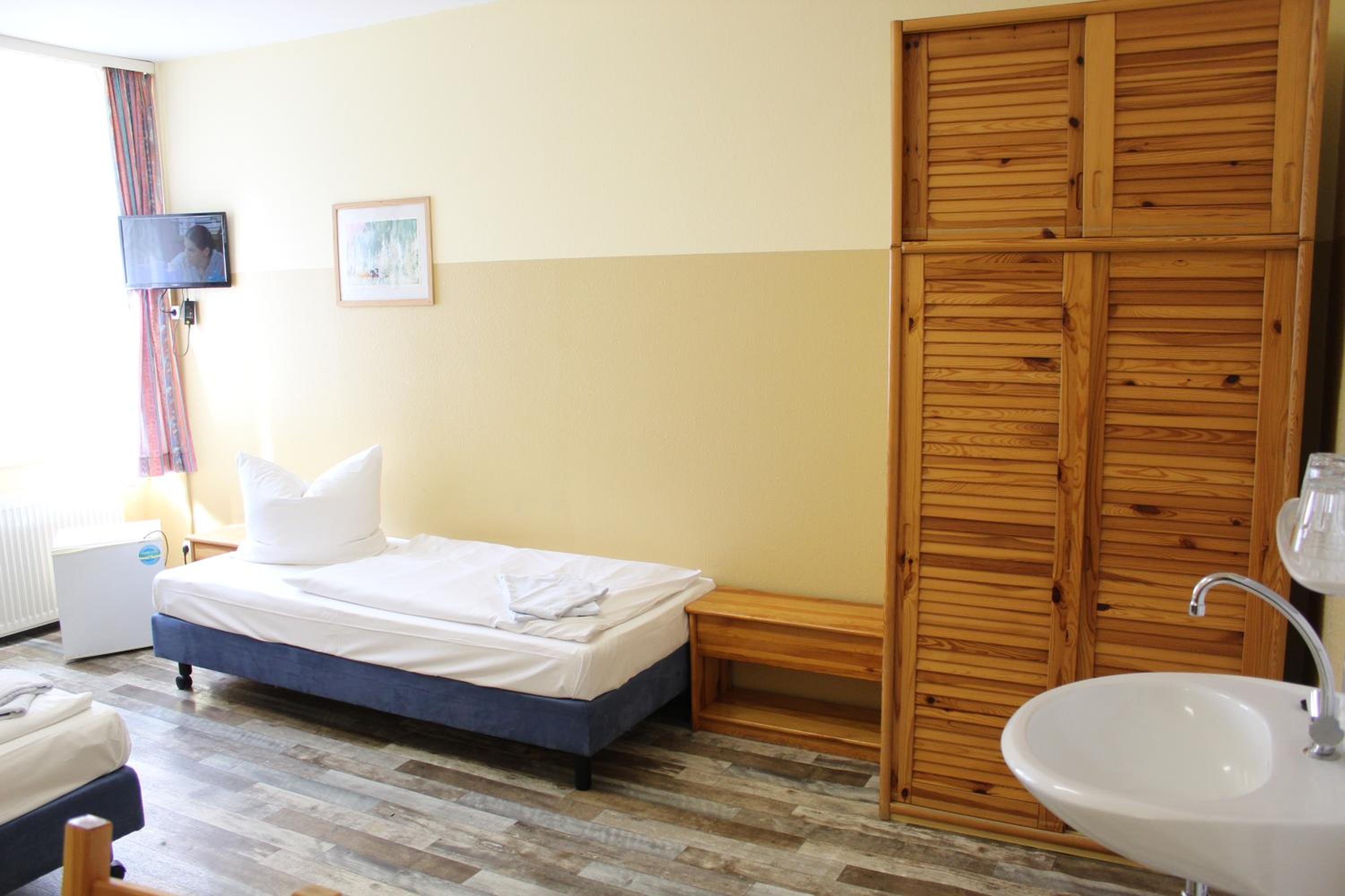 Triple Room with Shared Bathroom photo 2