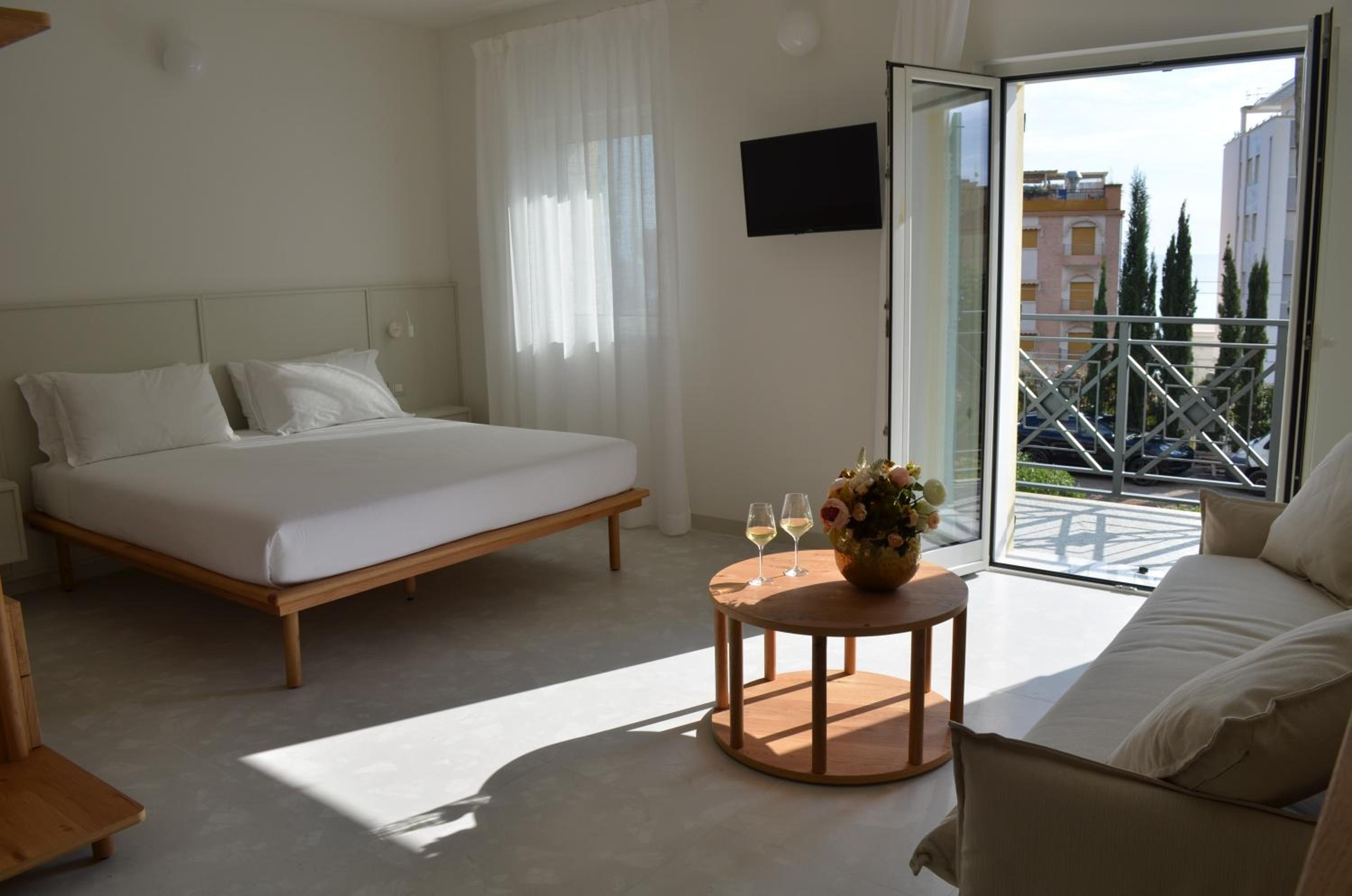 Studio Apartment with Balcony photo 1