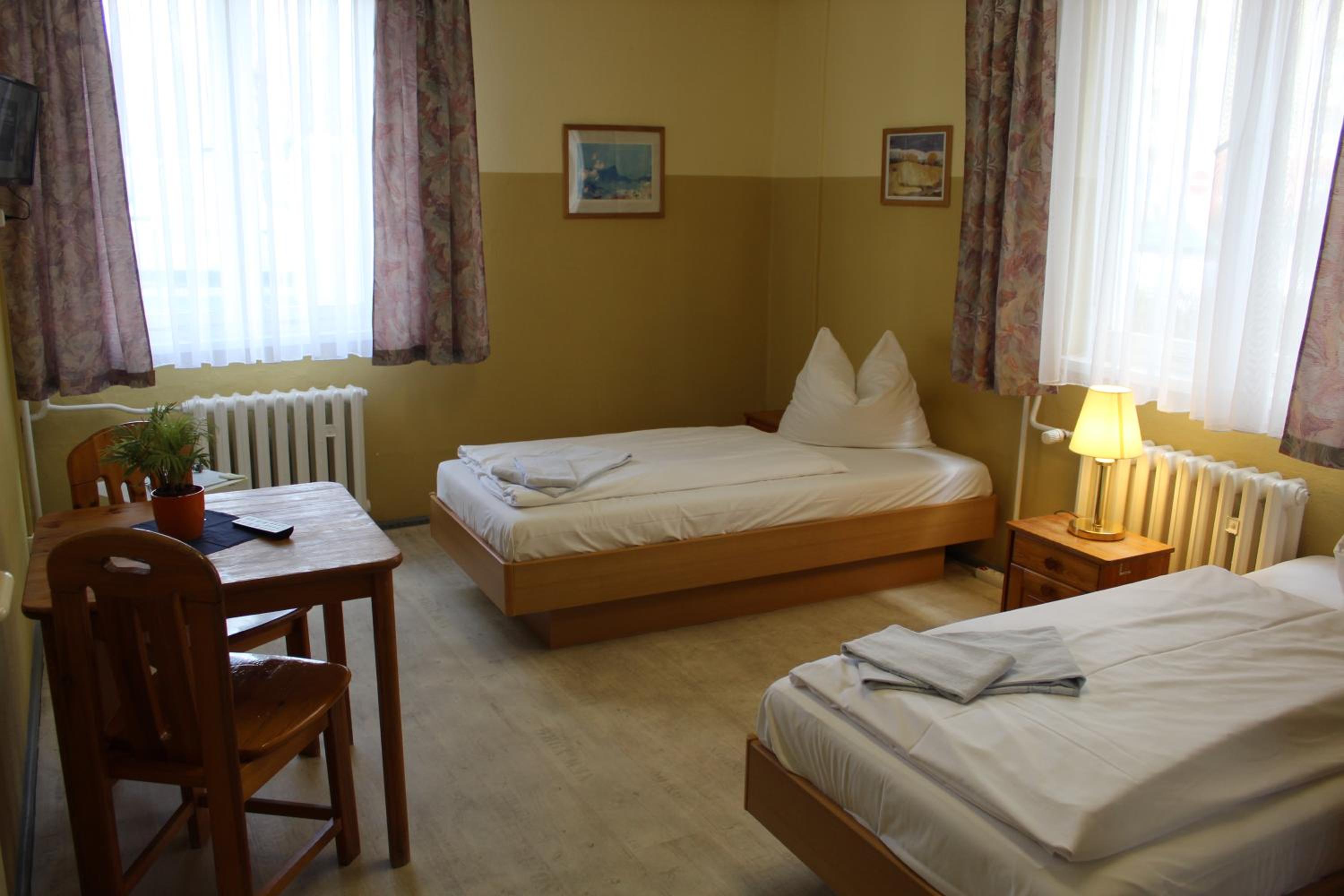 Quadruple Room with Shared Bathroom photo 2