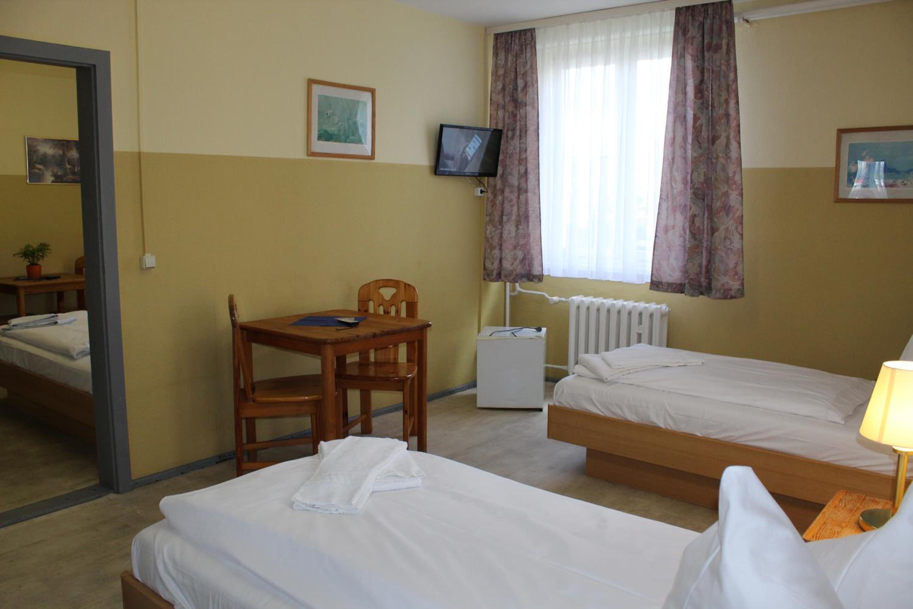 Quadruple Room with Shared Bathroom photo 3