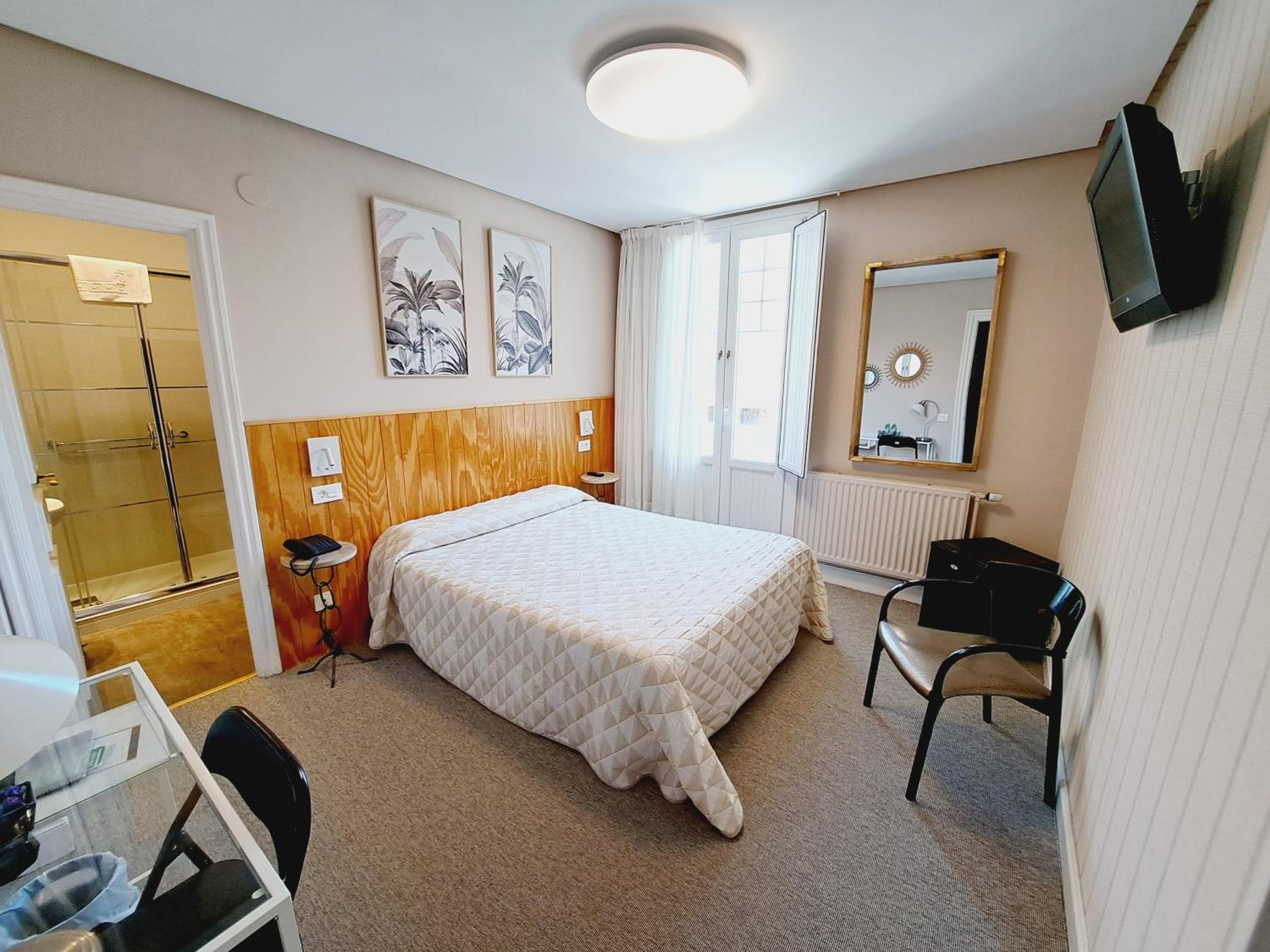 Standard Double Room photo 3