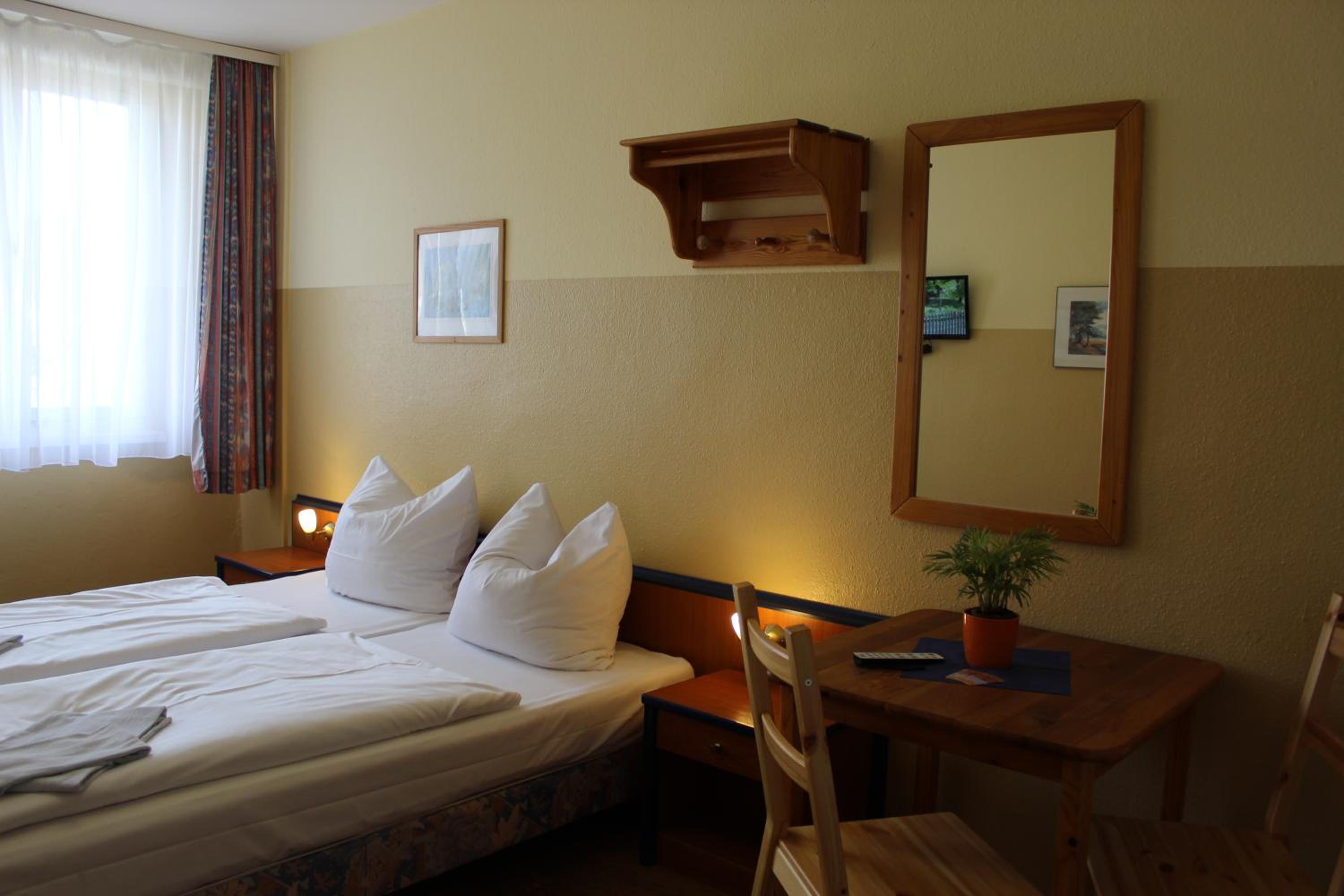 Double Room with Shared Bathroom photo 2