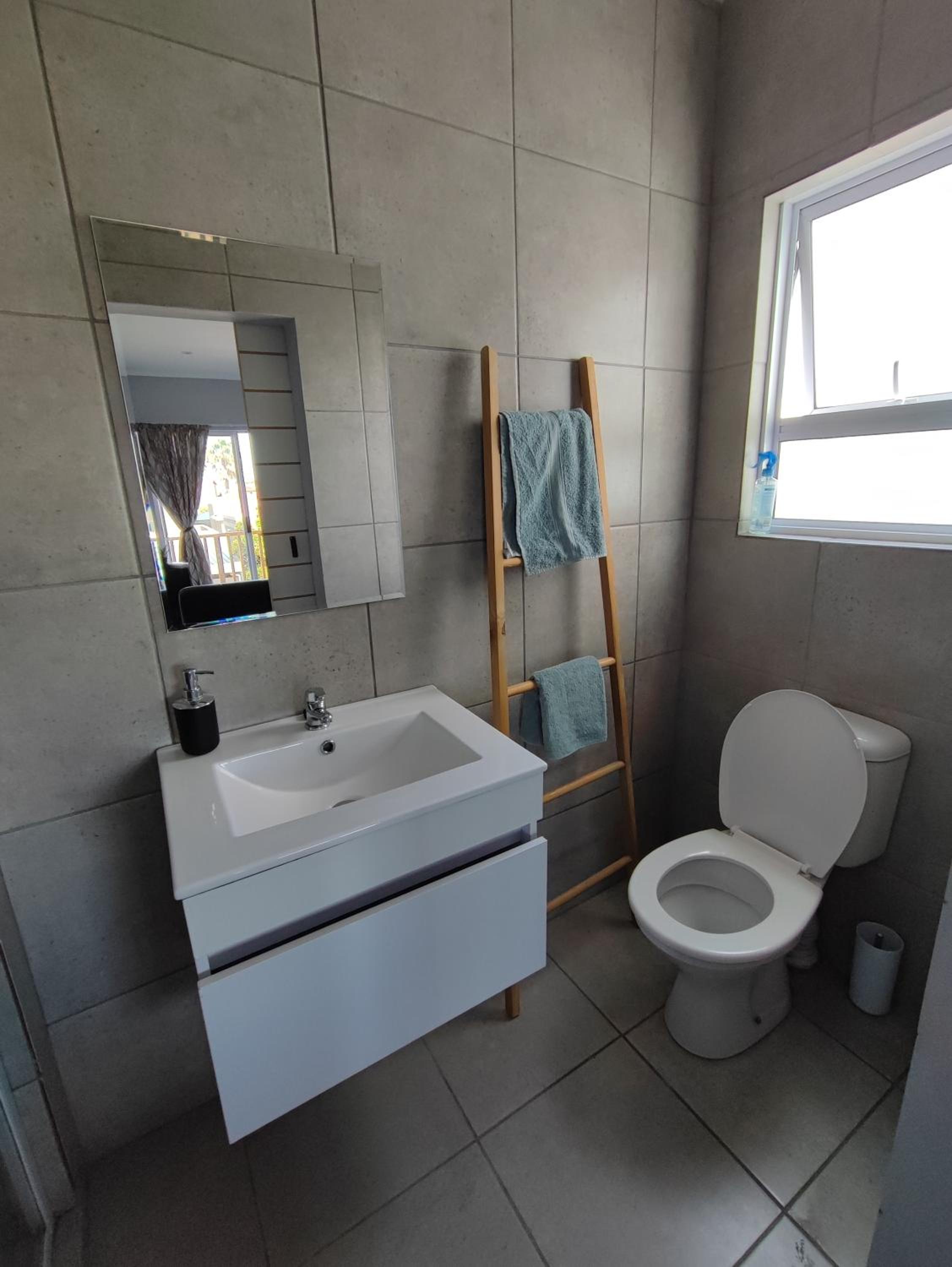 Two-Bedroom Apartment - Photo 16