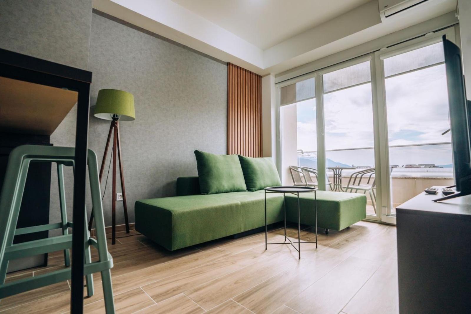 Apartment with Lake View