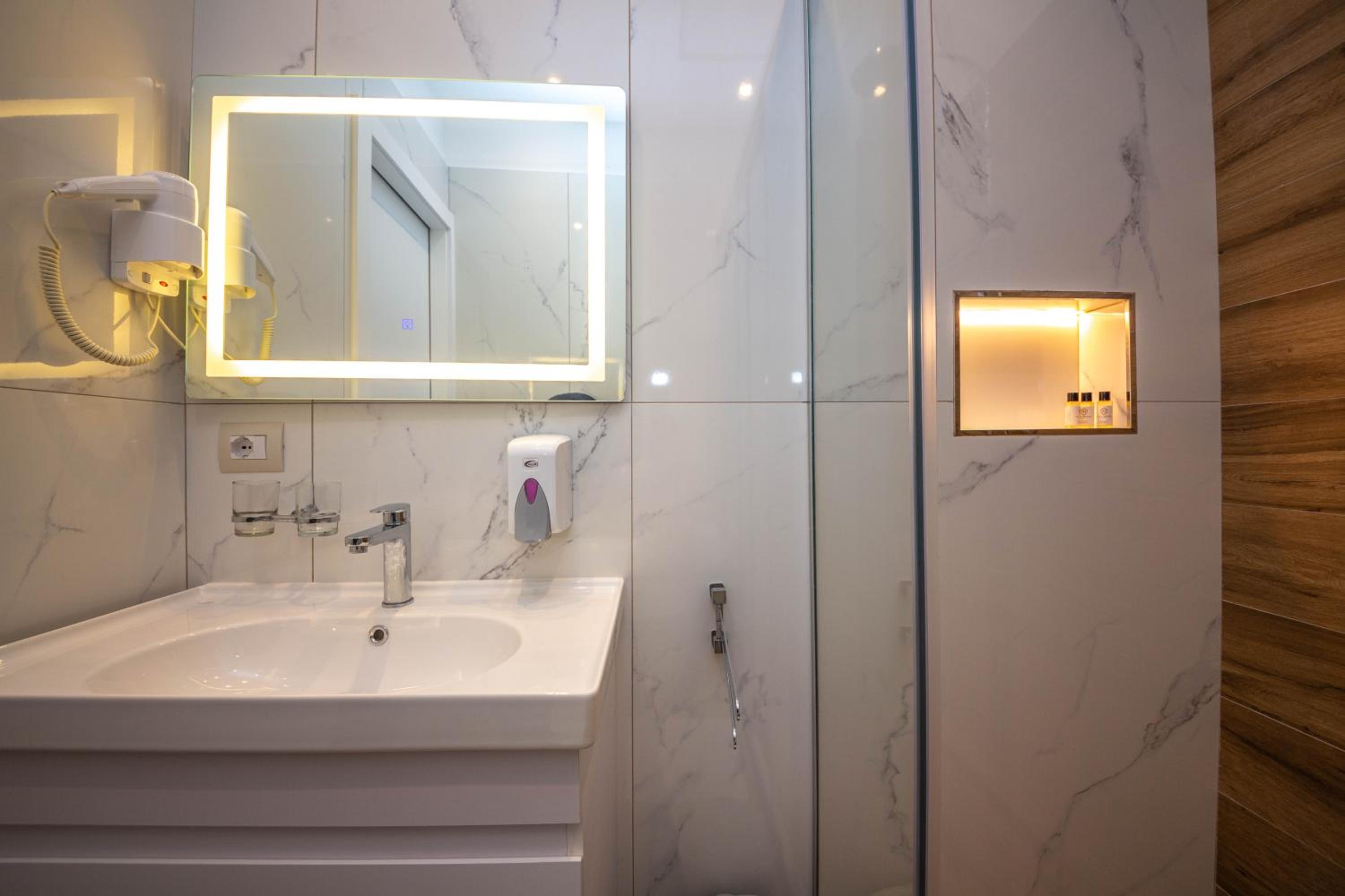 Double or Twin Room with Balcony photo 3