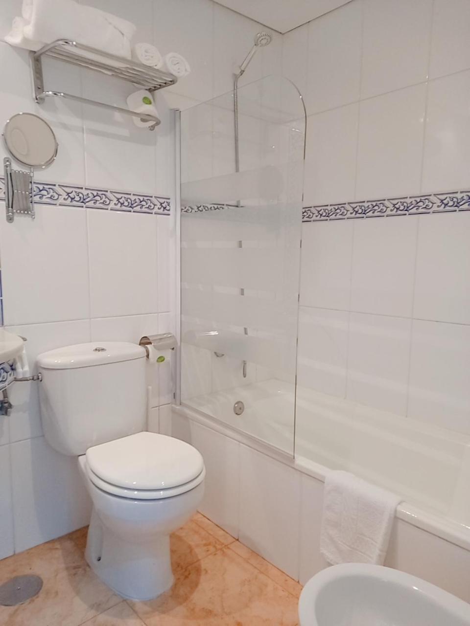 Double Room with Garden View - Photo 6