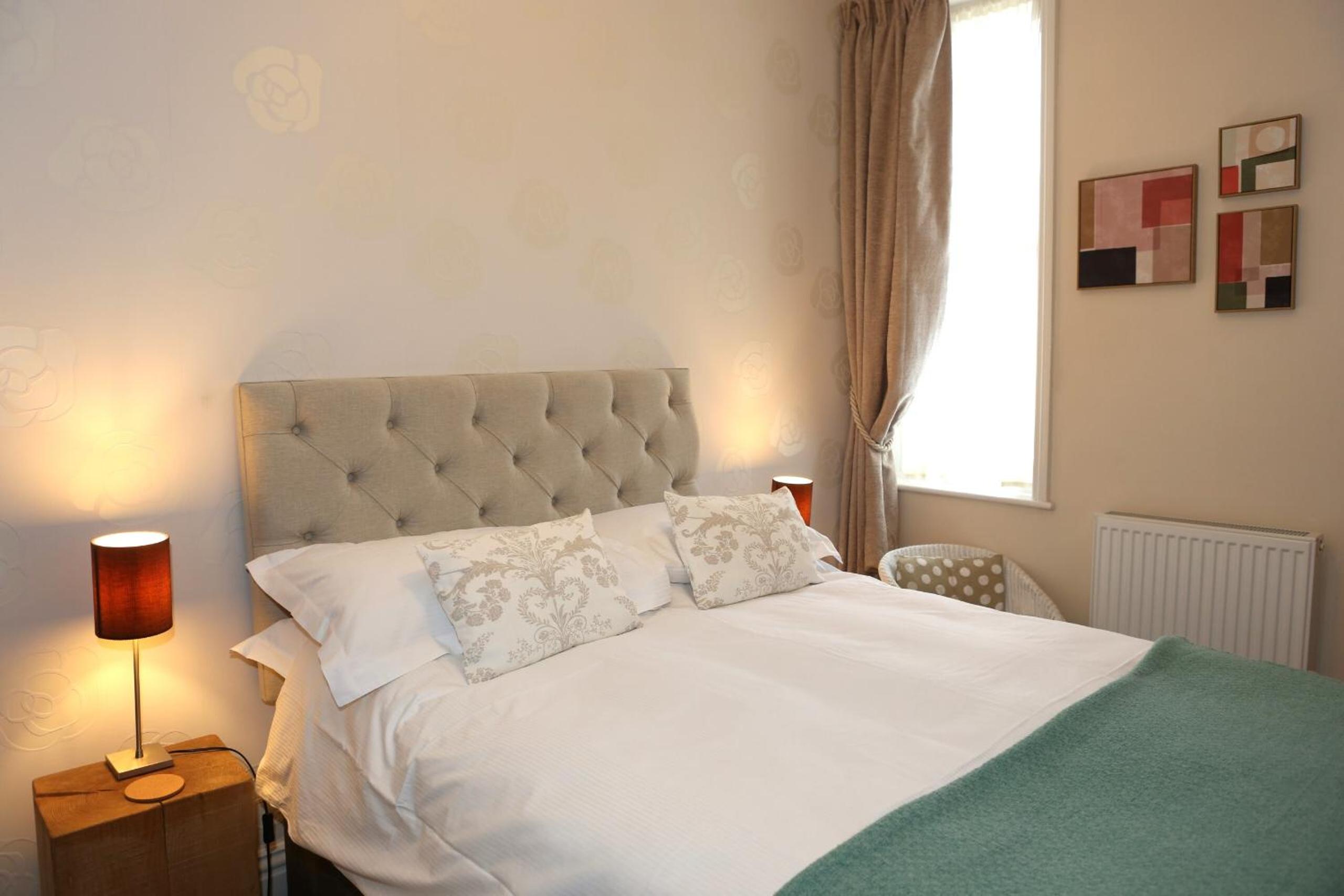 Double Room with Private Bathroom - Photo 1