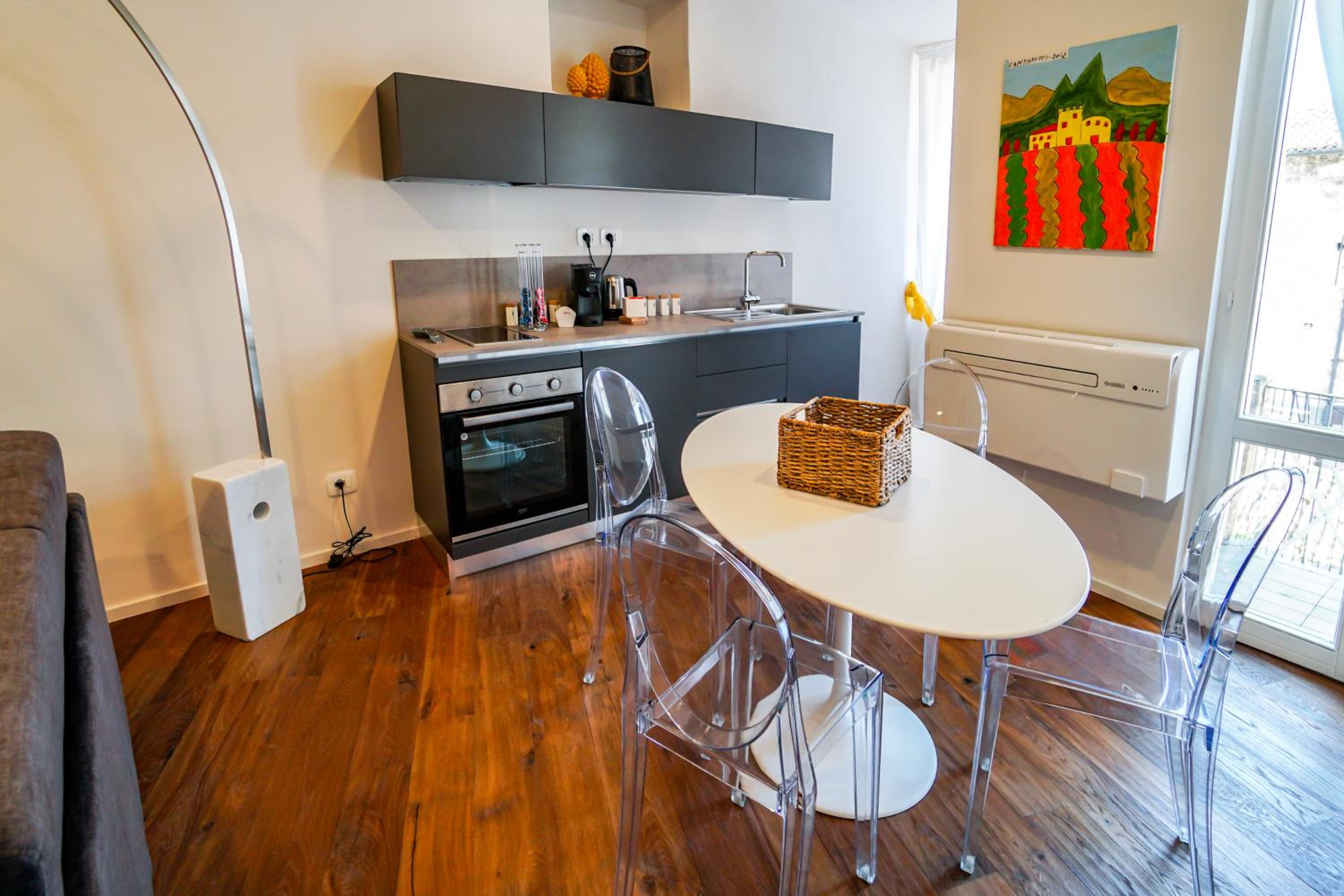 One-Bedroom Apartment photo 2