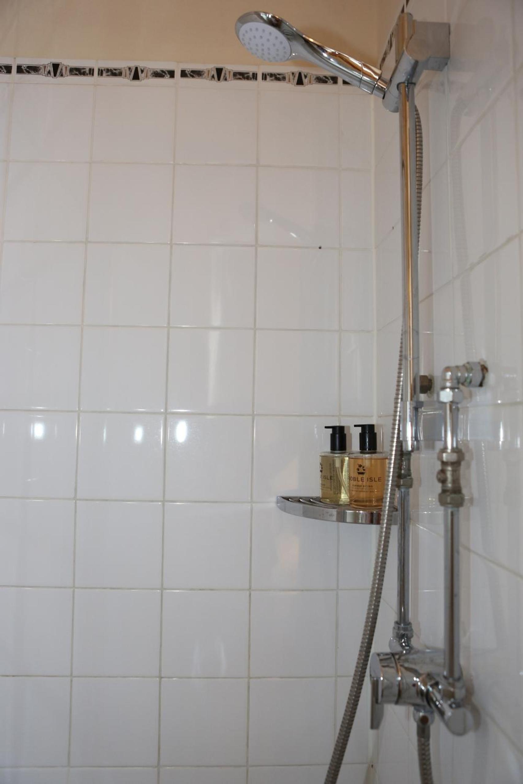 Double Room with Private Bathroom - Photo 5