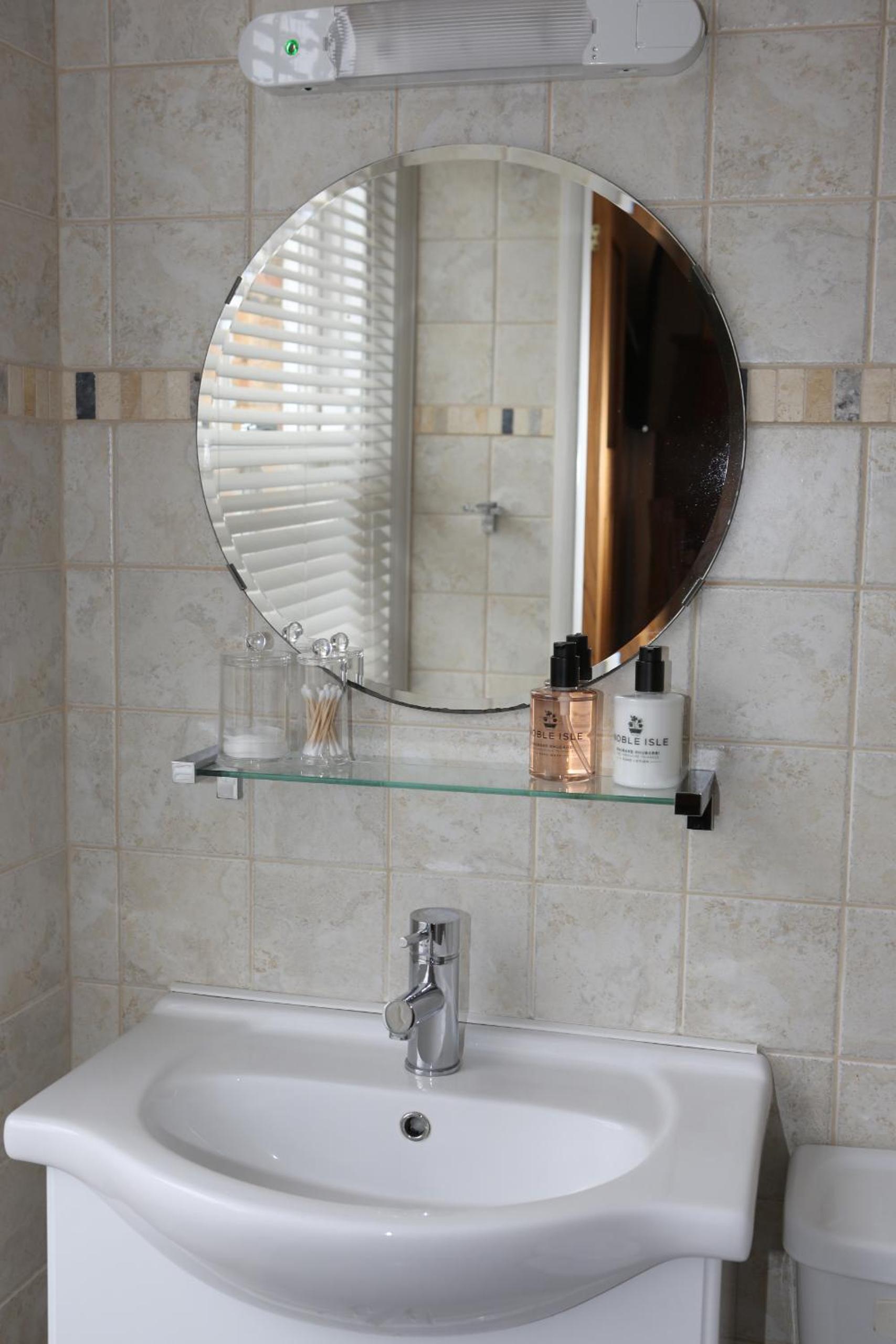 Twin Room with Shower photo 2