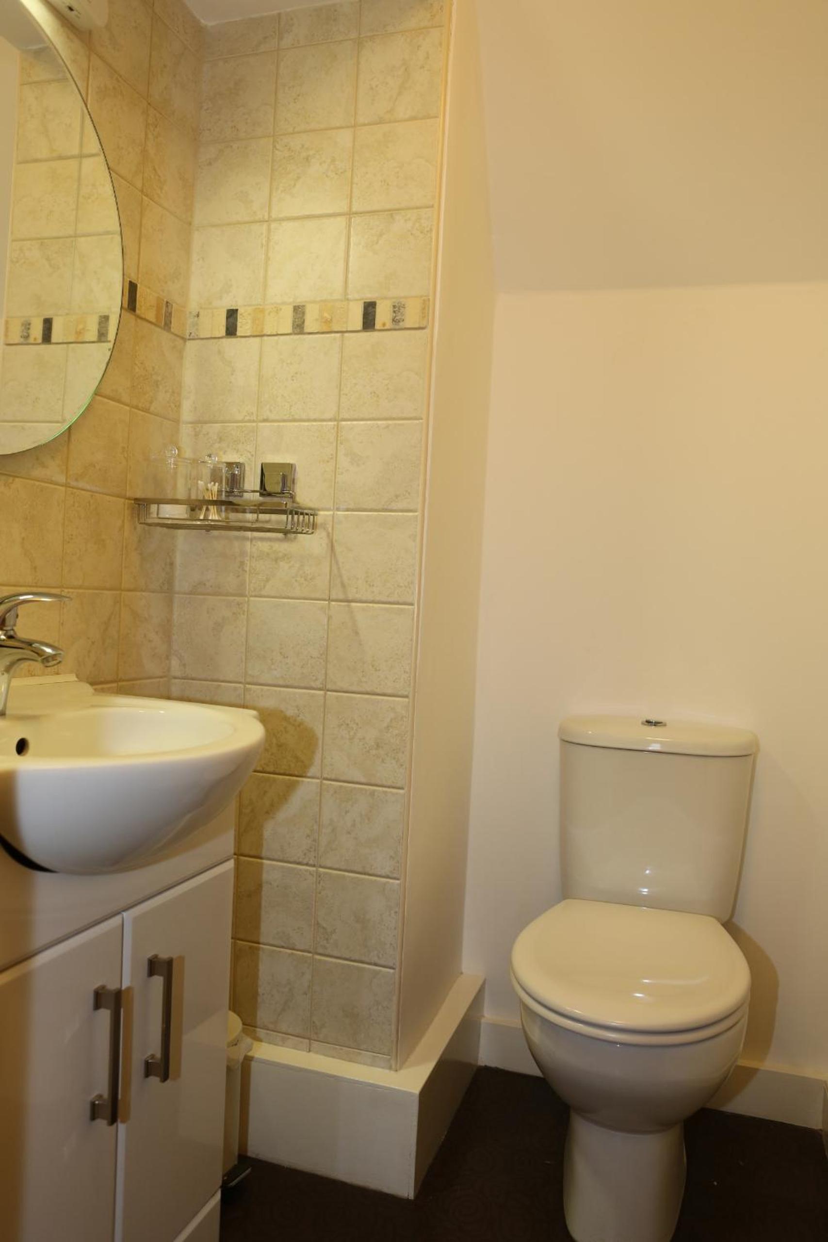 Double Room with Private Bathroom - Photo 4