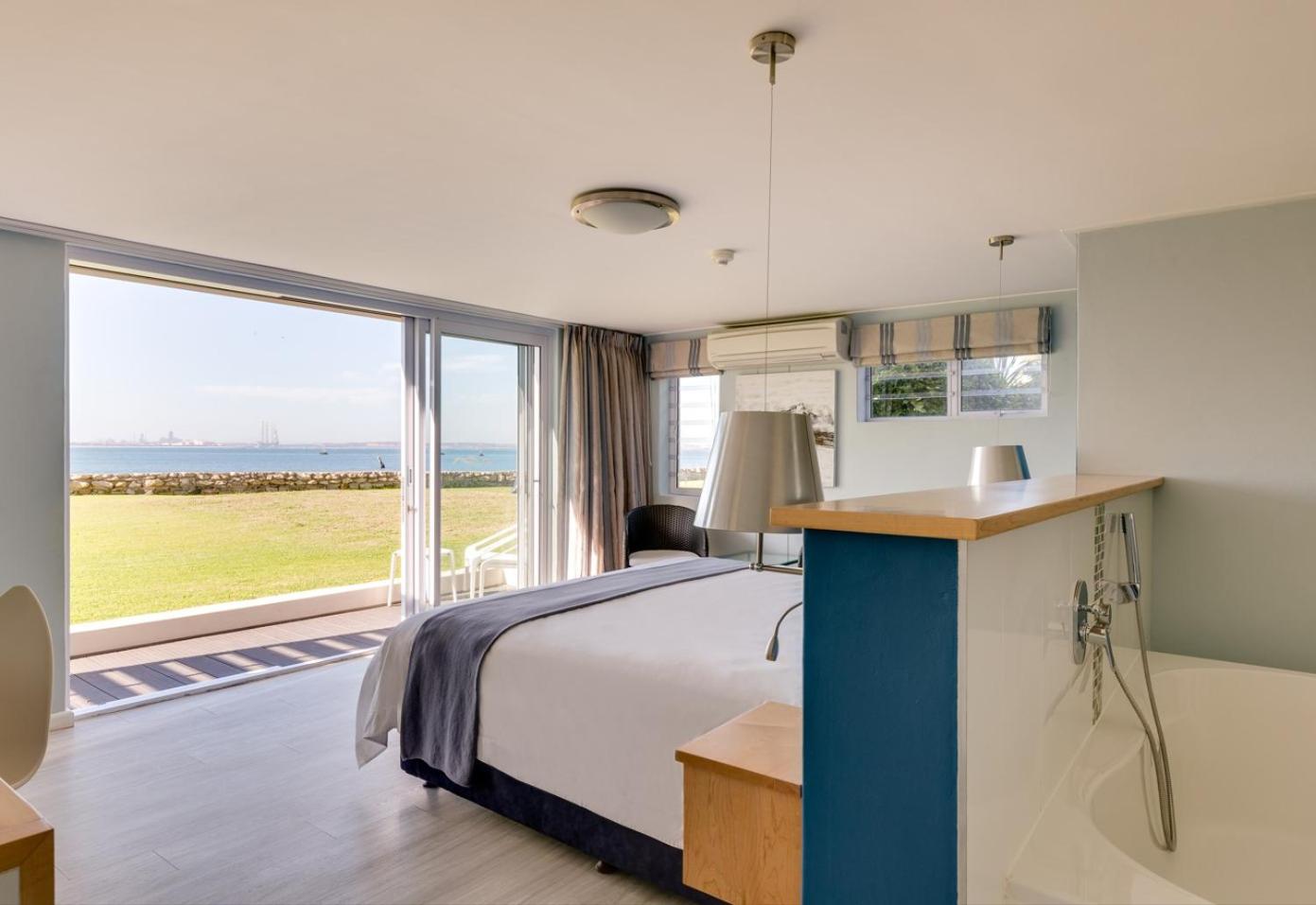 Deluxe Double Room with Sea View - Photo 1