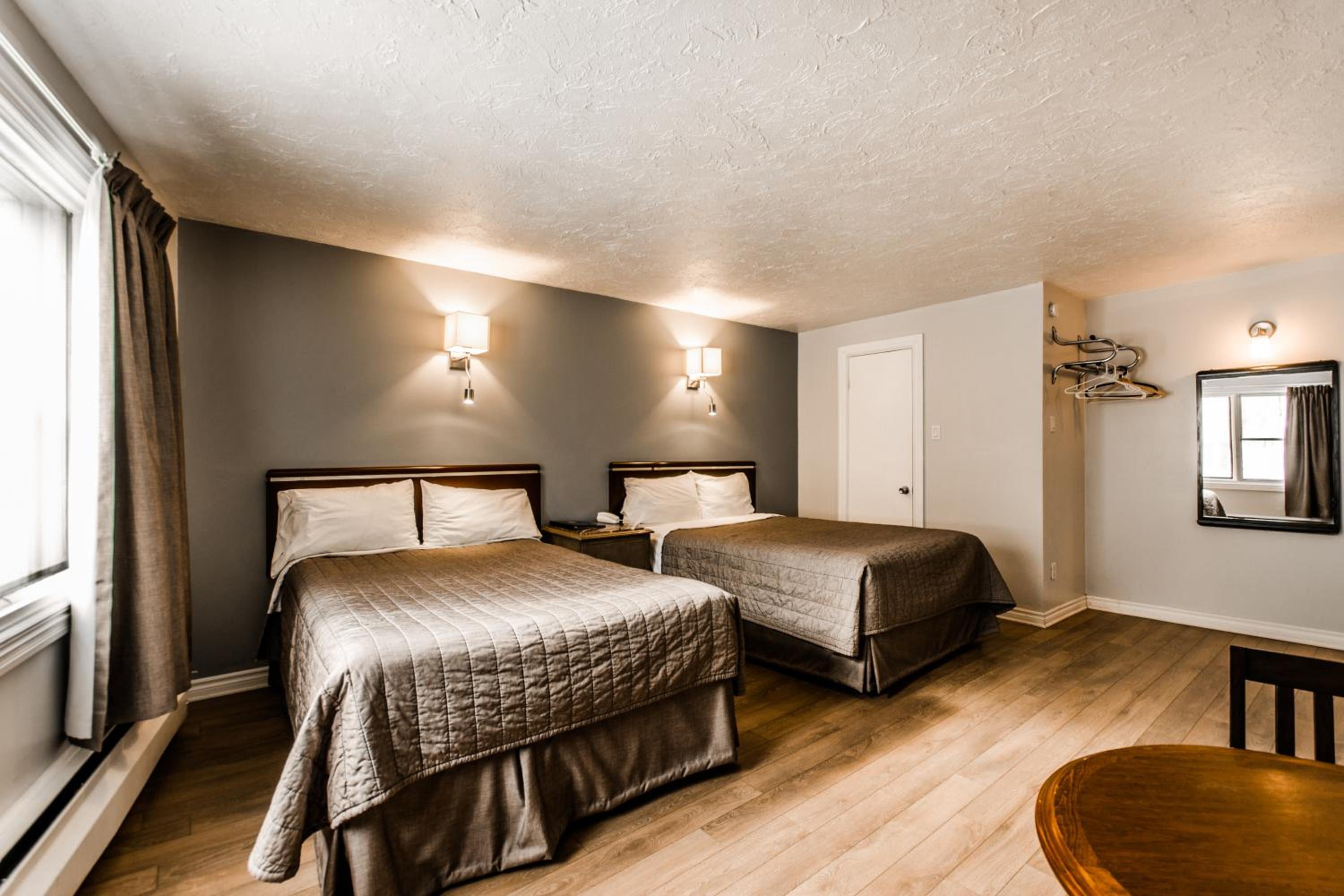 Double Room with Two Double Beds - Non-Smoking photo 1