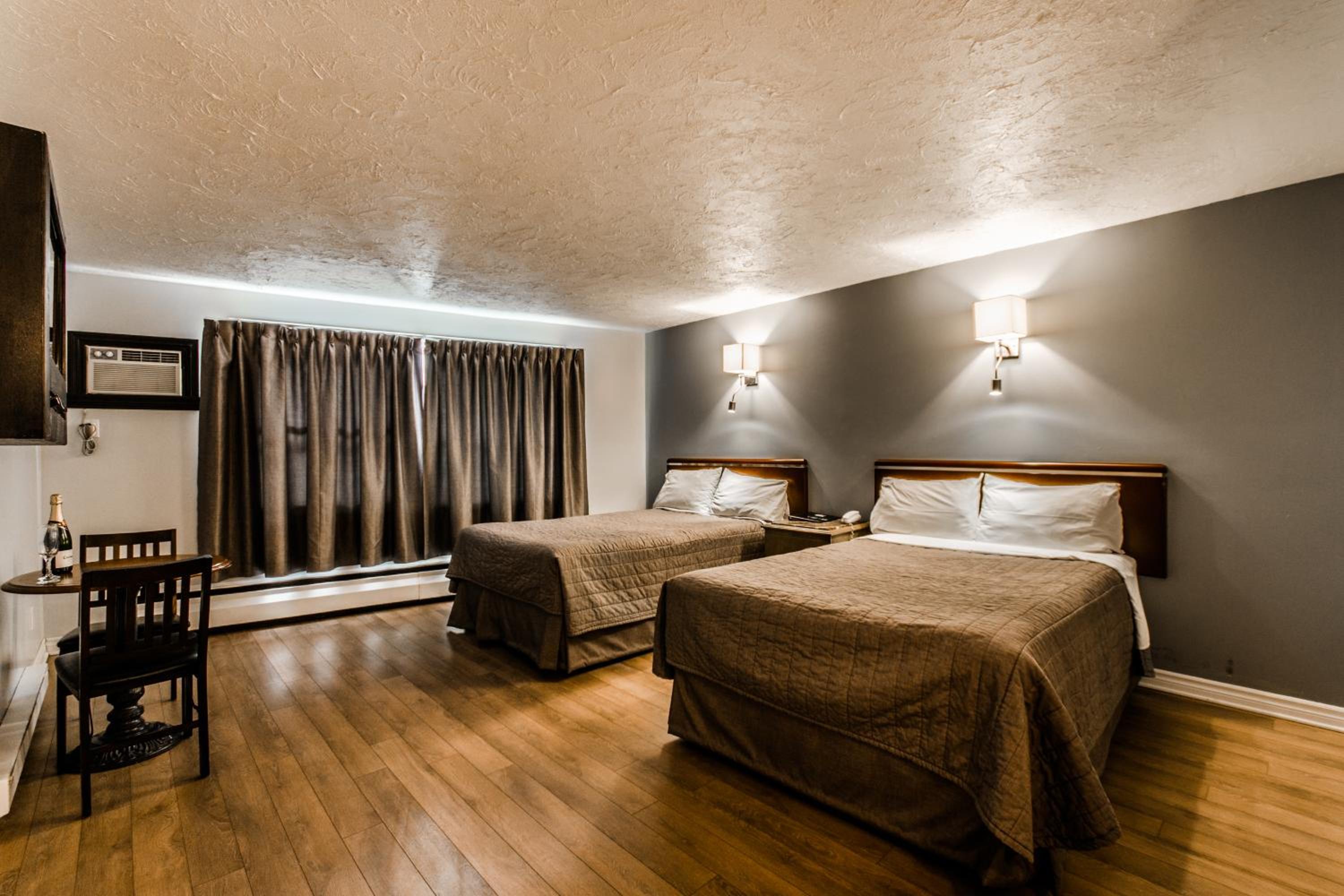 Double Room with Two Double Beds - Non-Smoking photo 2