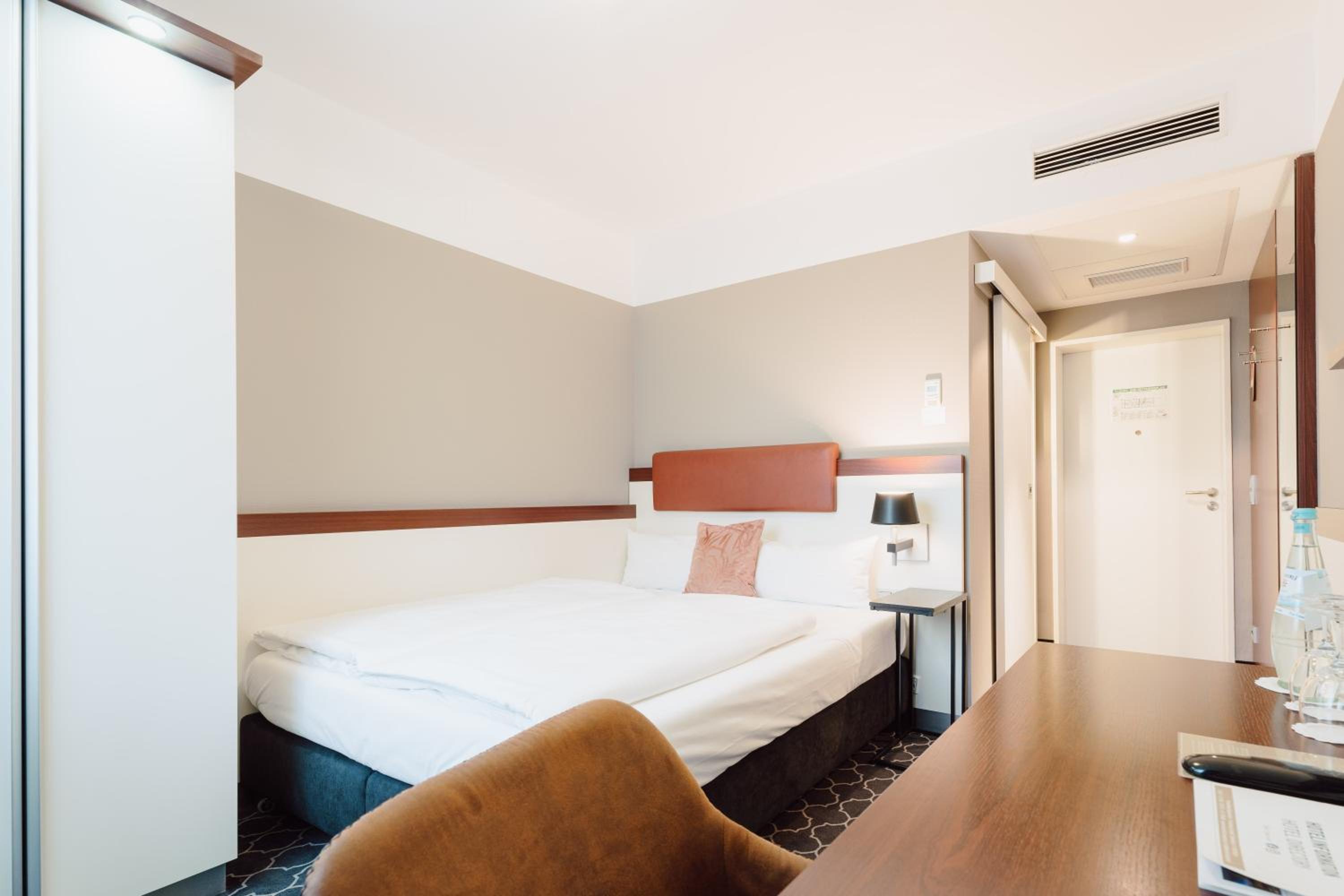 Standard Double Room - Photo 3