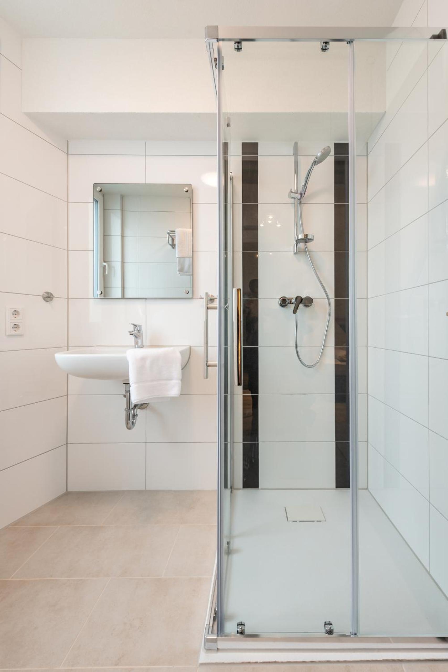 Single Room with Private Bathroom photo 2