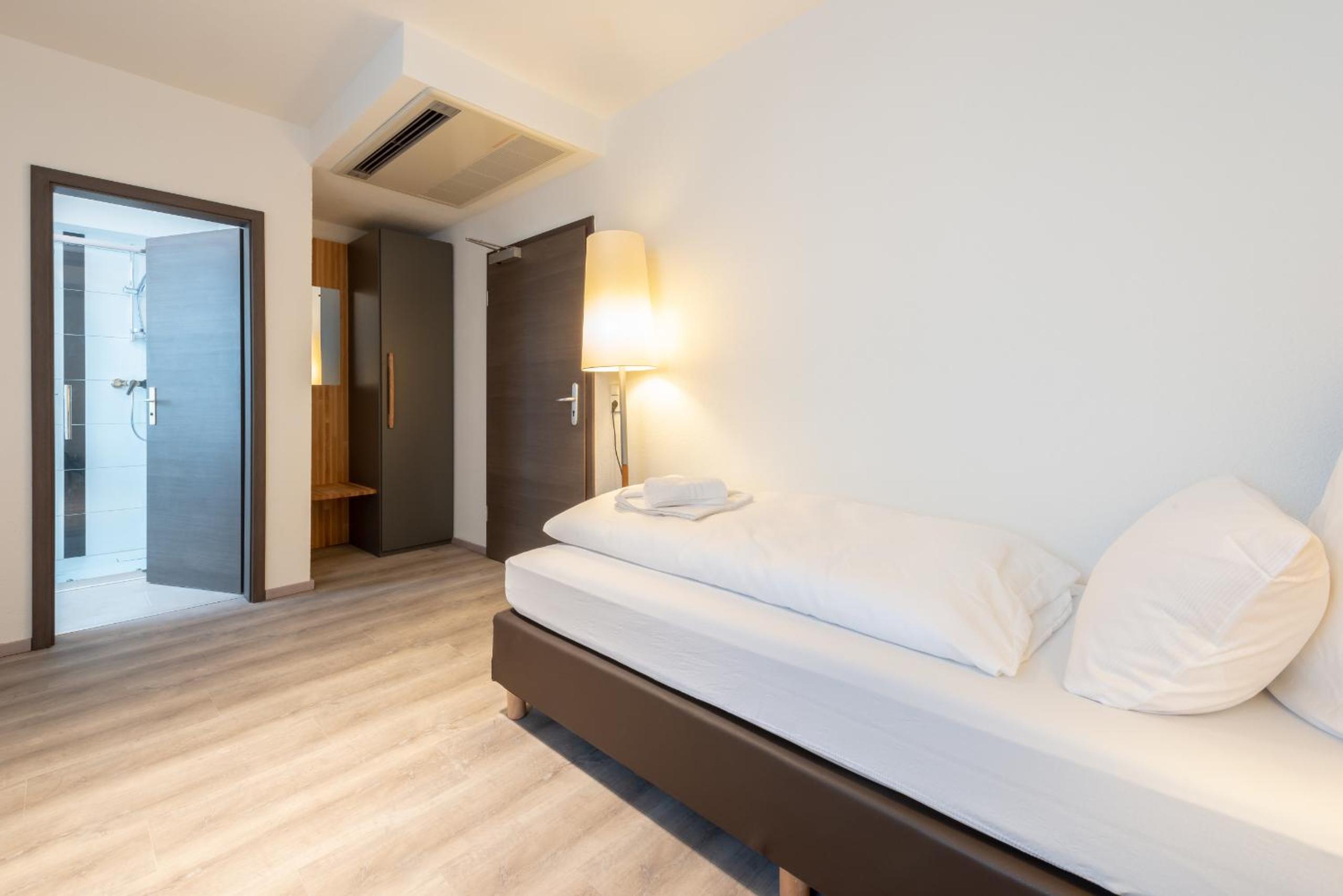 Single Room with Private Bathroom photo 3