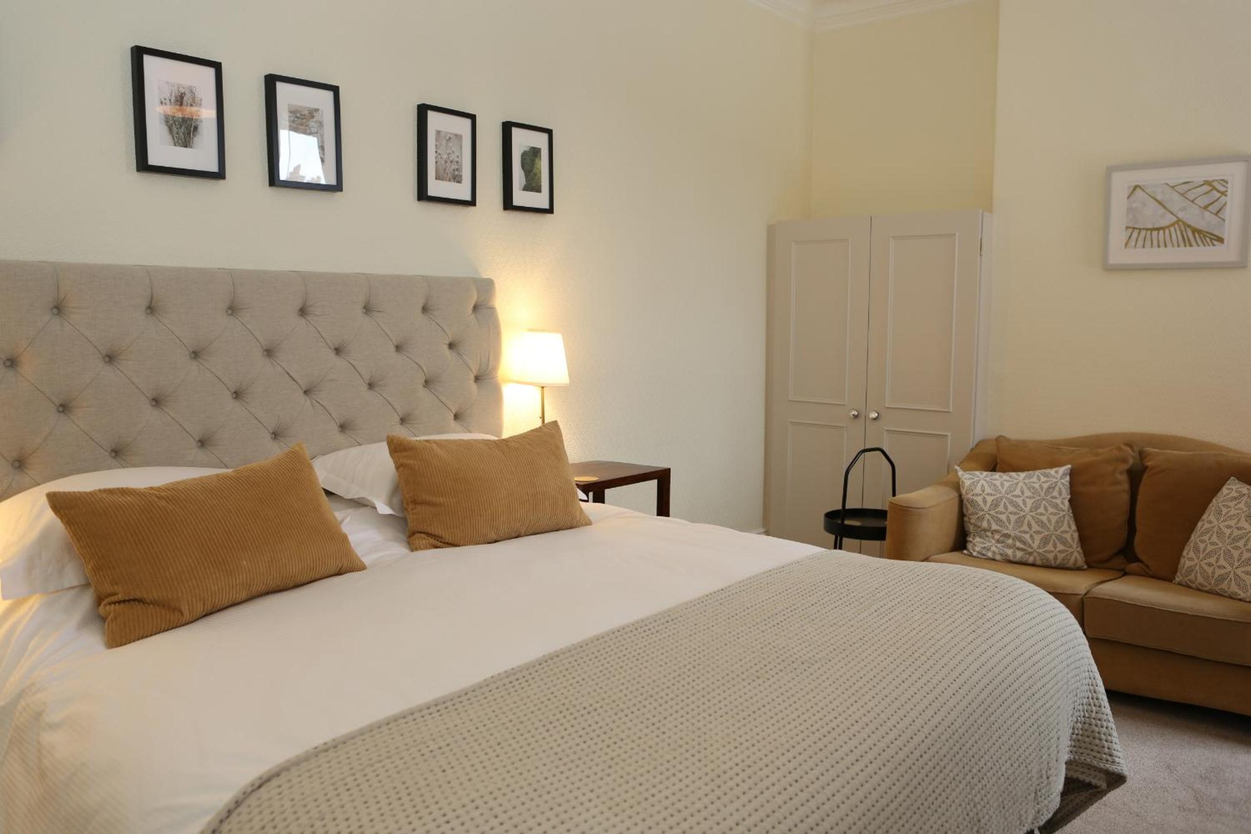 Superior King Room - Photo 11