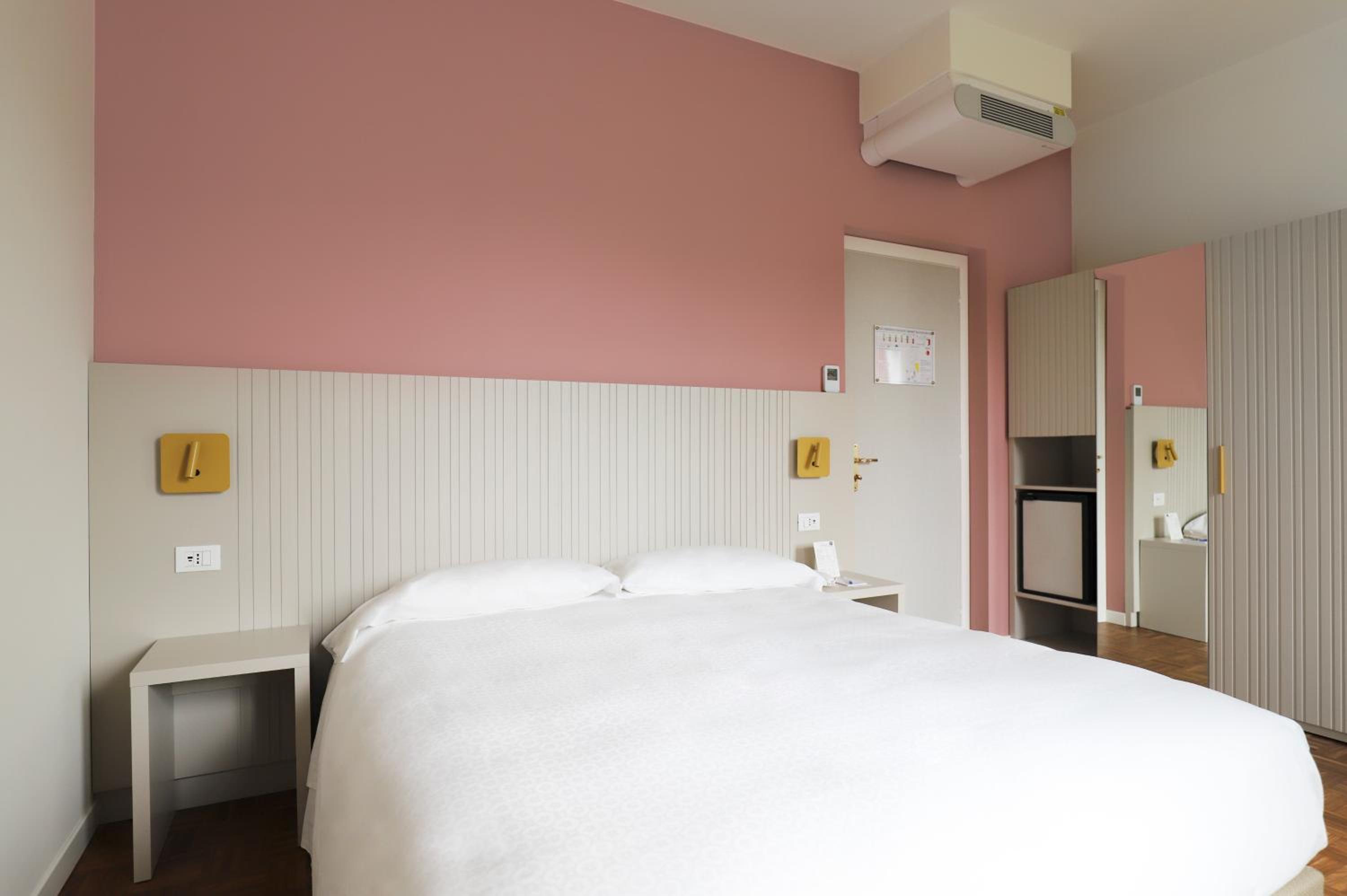 Small Double Room - Photo 4